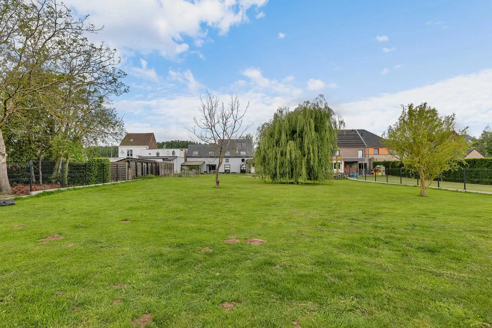 Ruime en volledig gerenoveerde veelzijdige woning op 19a68ca foto 2