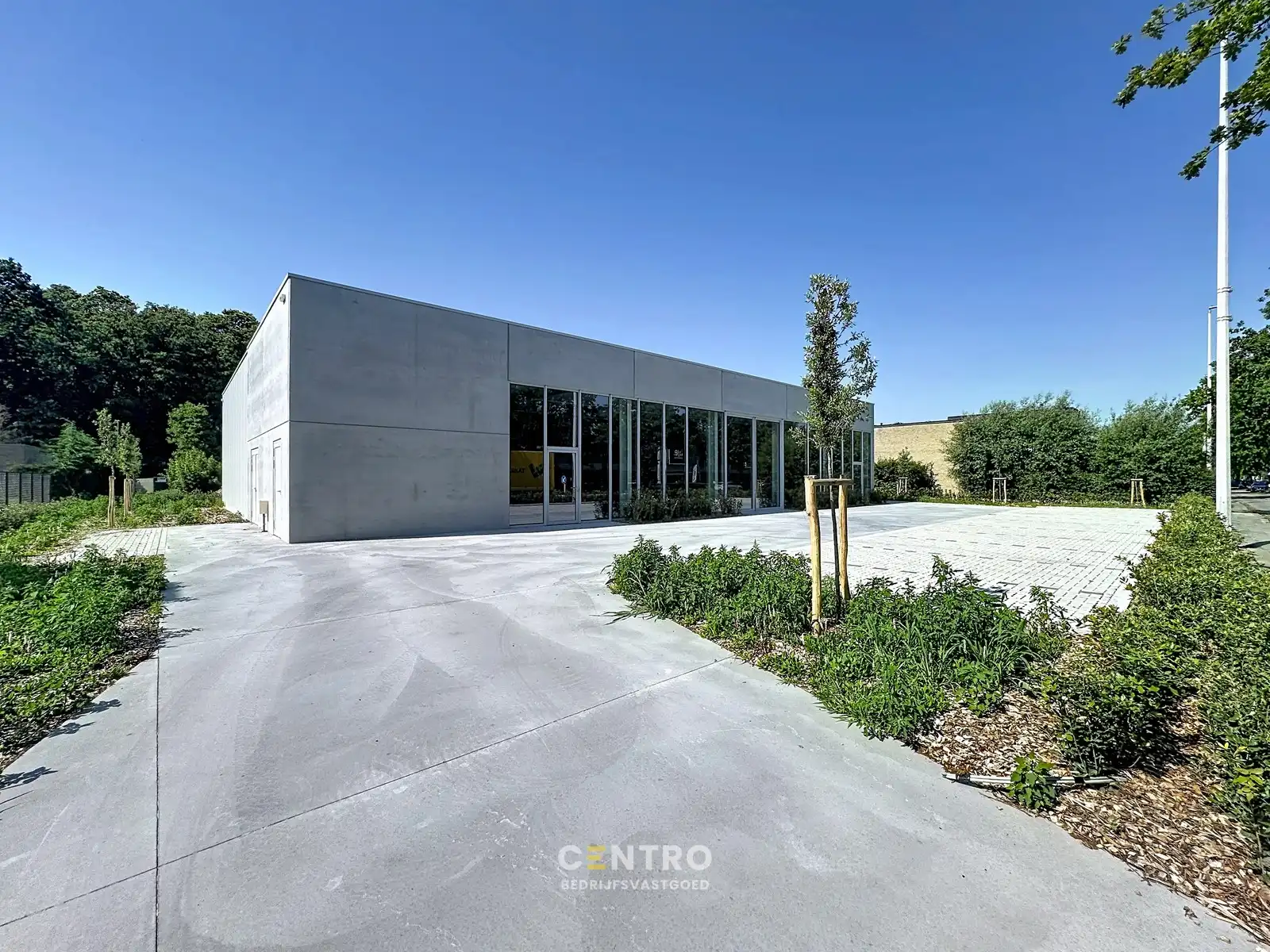 AAA-locatie: Nieuwe HANDELSRUIMTE (± 550m²) te huur met private parkeerplaatsen op het terrein. Langs DE Maalse Steenweg te Brugge (Sint-Kruis) foto 2