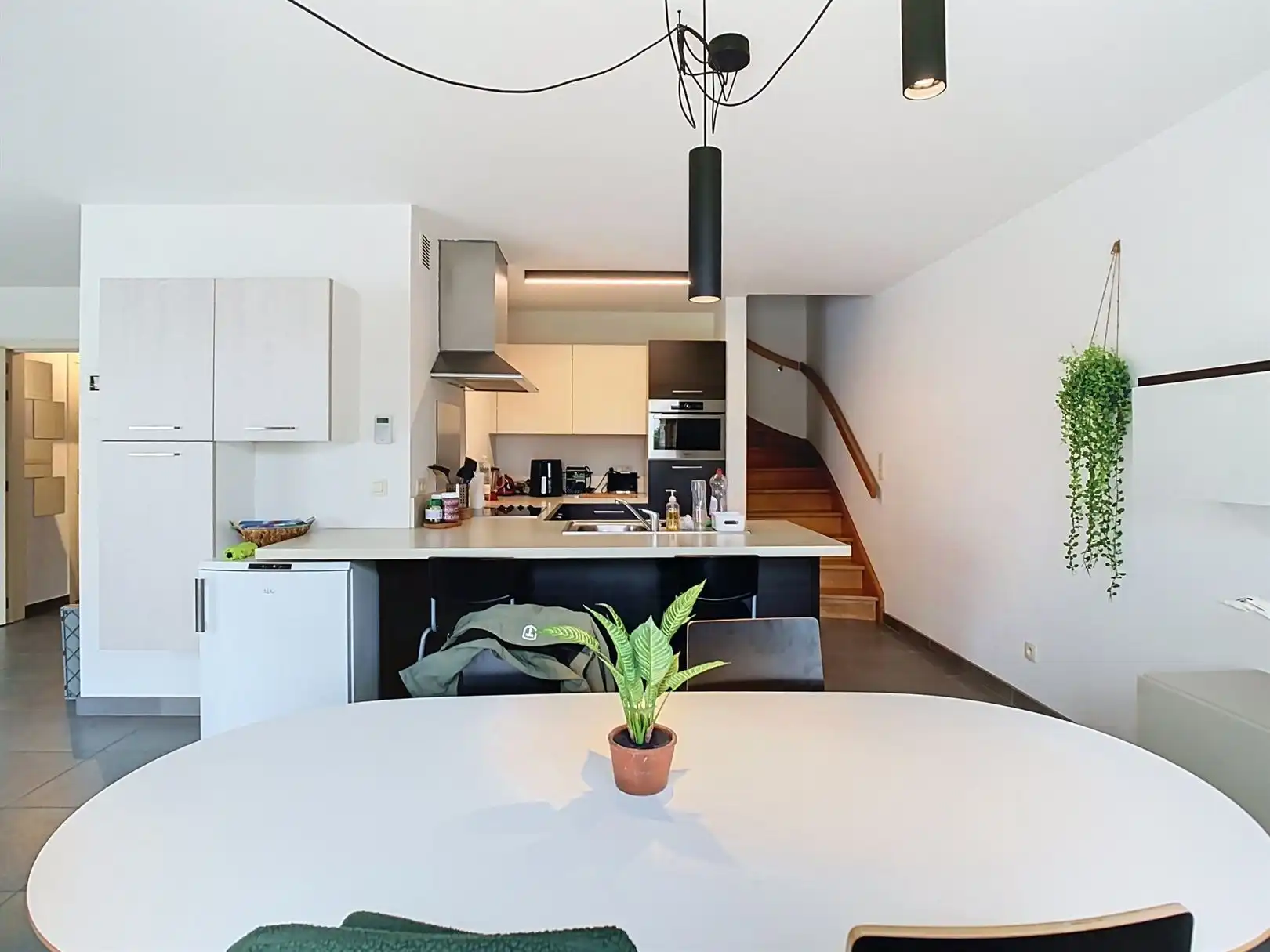 Ruim appartement met tuin en staanplaats foto 3