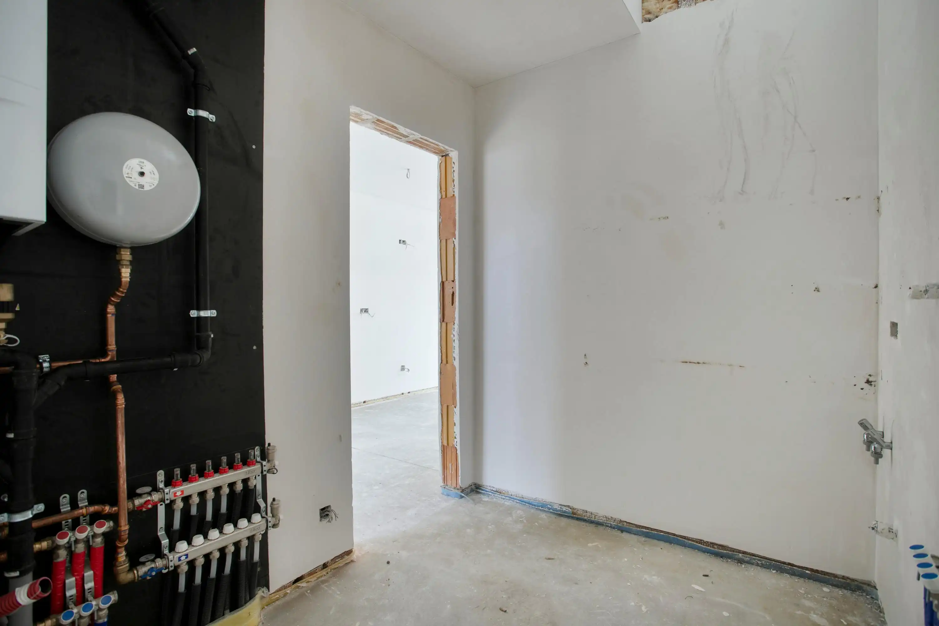 Halfopen nieuwbouwwoning te koop met 3 kamers, oprit en tuin foto 13