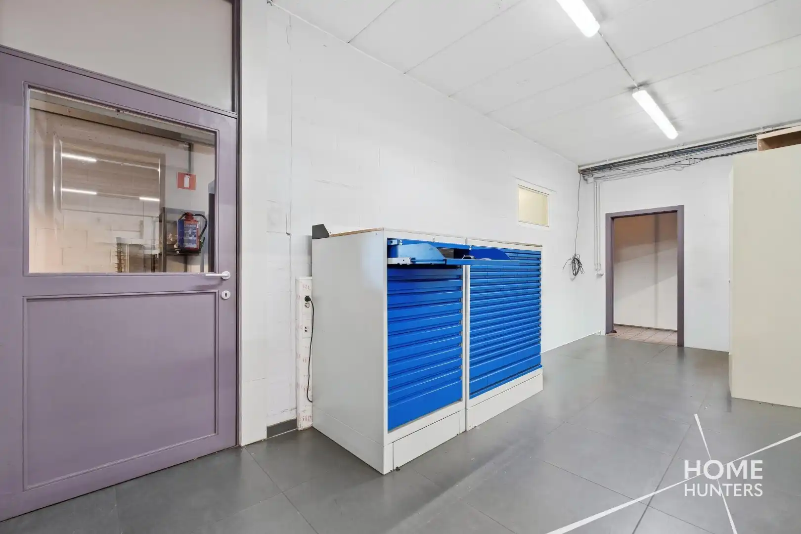 UITZONDERLIJK BEDRIJFSGEBOUW MET 2.268 M² LOODSRUIMTE EN 528 M² KANTOREN IN IEPER foto 10