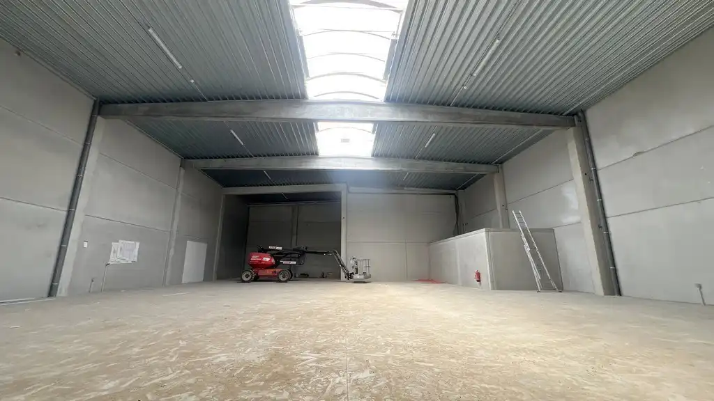 Nieuwbouw magazijn met kantoor te huur in Durmakker Evergem foto 8