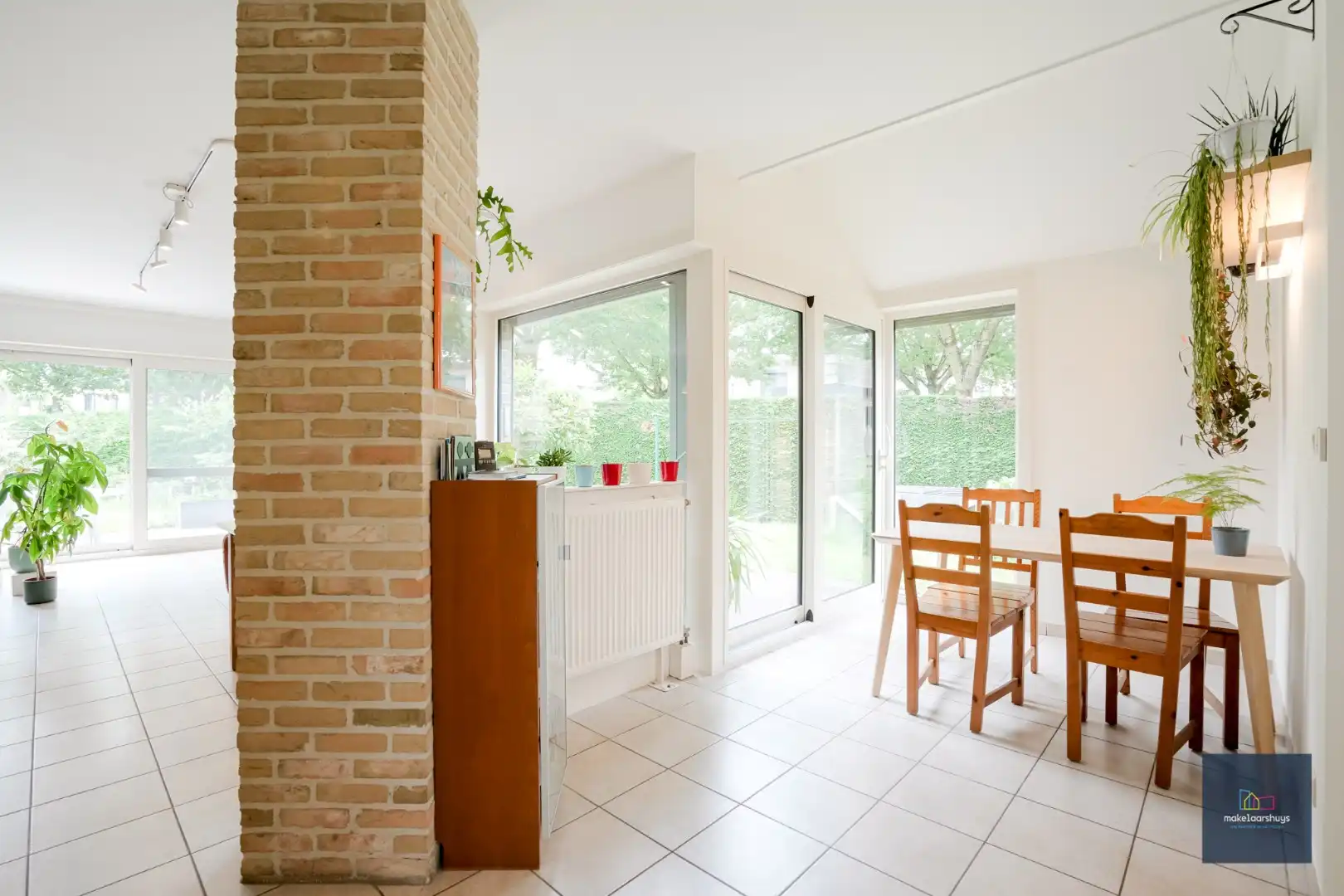 Ruime en  instapklare halfopen bebouwing met tuin  foto 5