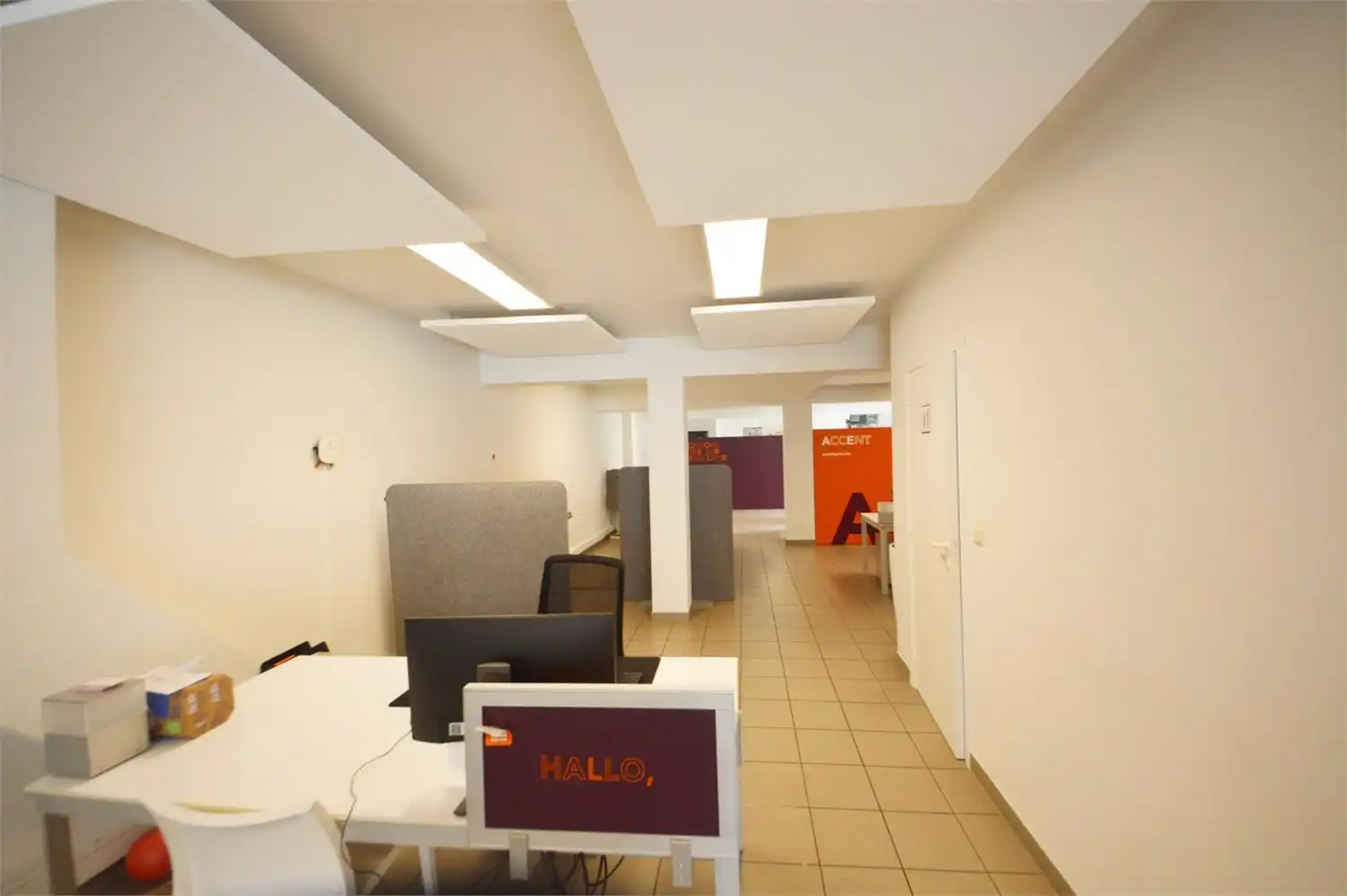 INSTAPKLAAR GELIJKVLOERS INCL. 3 PRIVE PARKINGS NABIJ E40 EN PARKLAAN foto 16