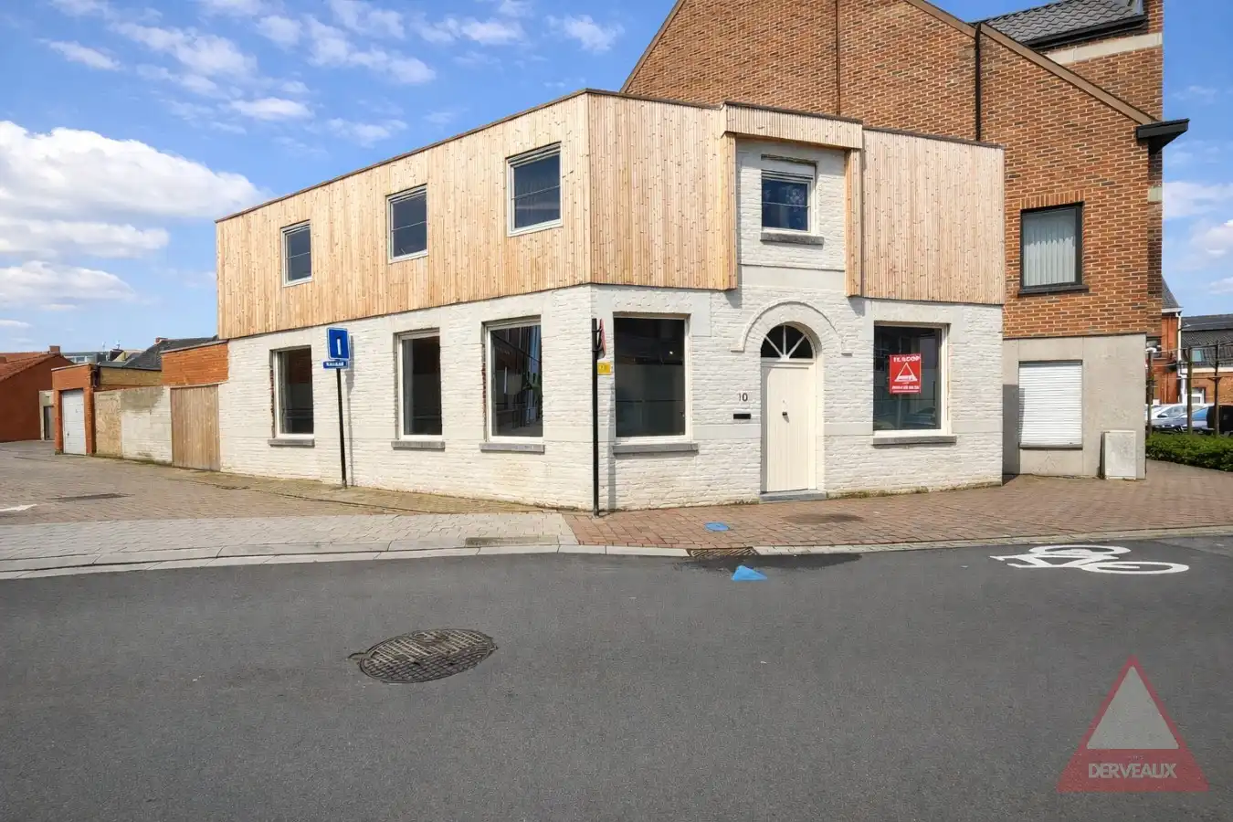 Beveren – Instapklare woning met 4 slaapkamers en garage in het centrum foto {{pictureIndex}}