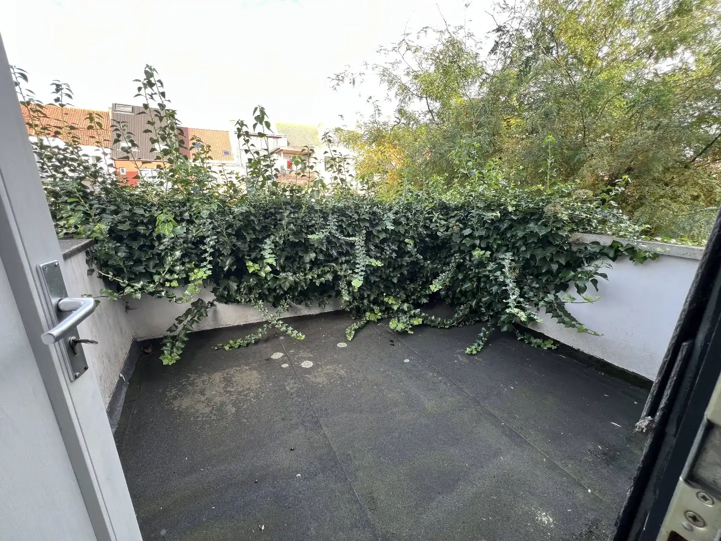 TE HUUR – RUIM HERENHUIS IN OOSTENDE (VUURTORENWIJK) foto 9