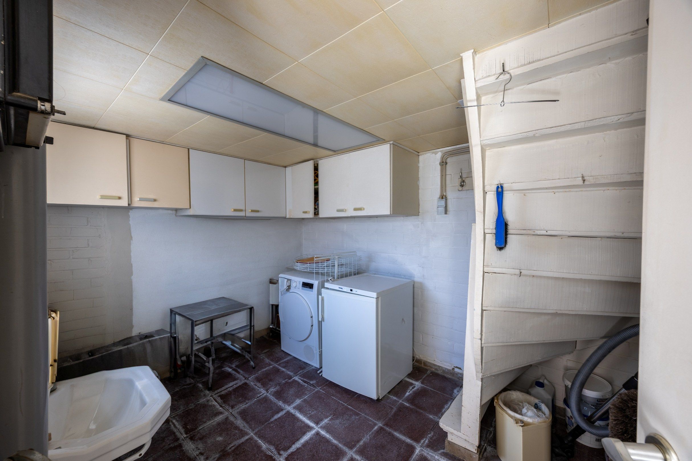 Ruime woning met potentieel en uitstekende ligging! foto 12