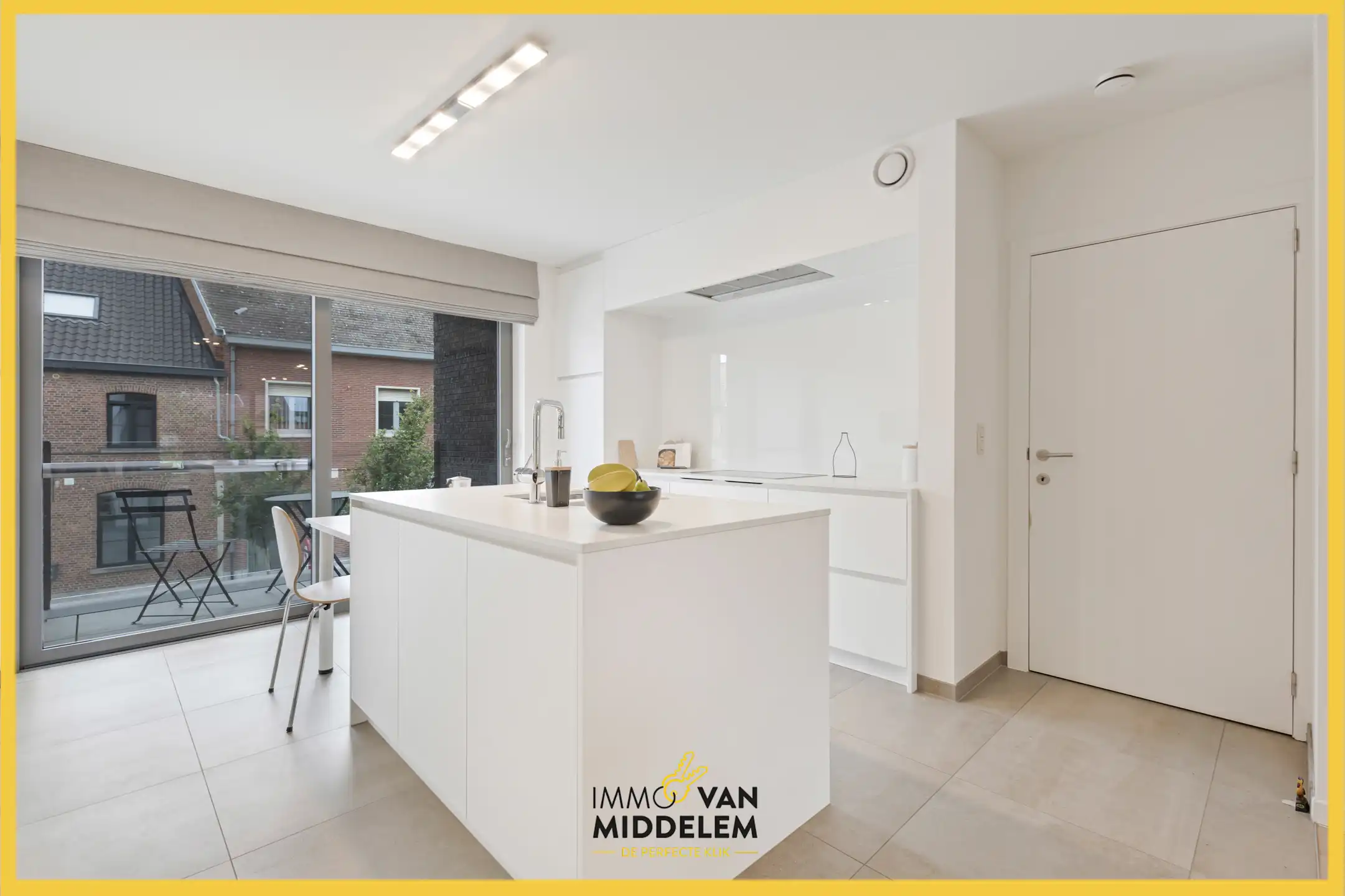 INSTAPKLAAR APPARTEMENT MET 2 SLPKS, 2 TERRASSEN EN GARAGE foto 9
