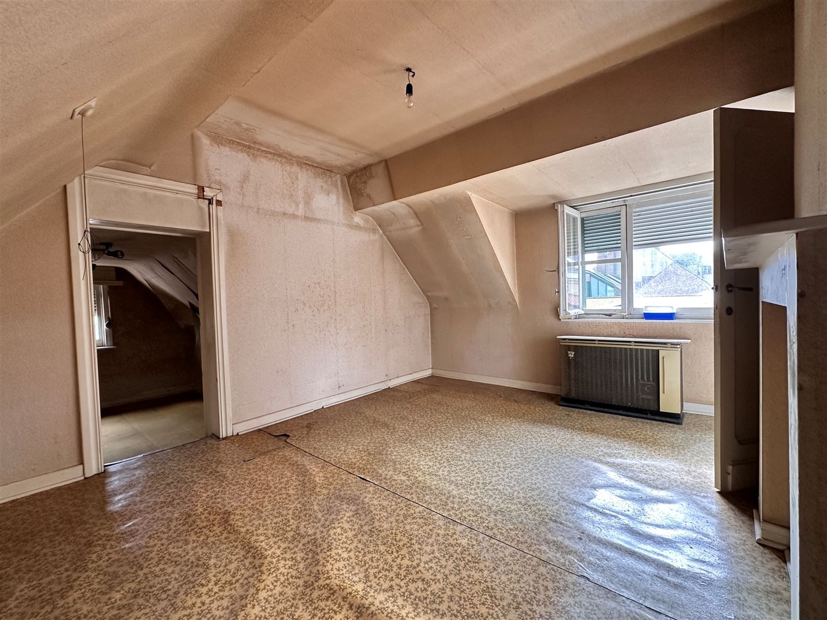 Te renoveren woning met potentieel gelegen in het landelijke Wichelen foto 11