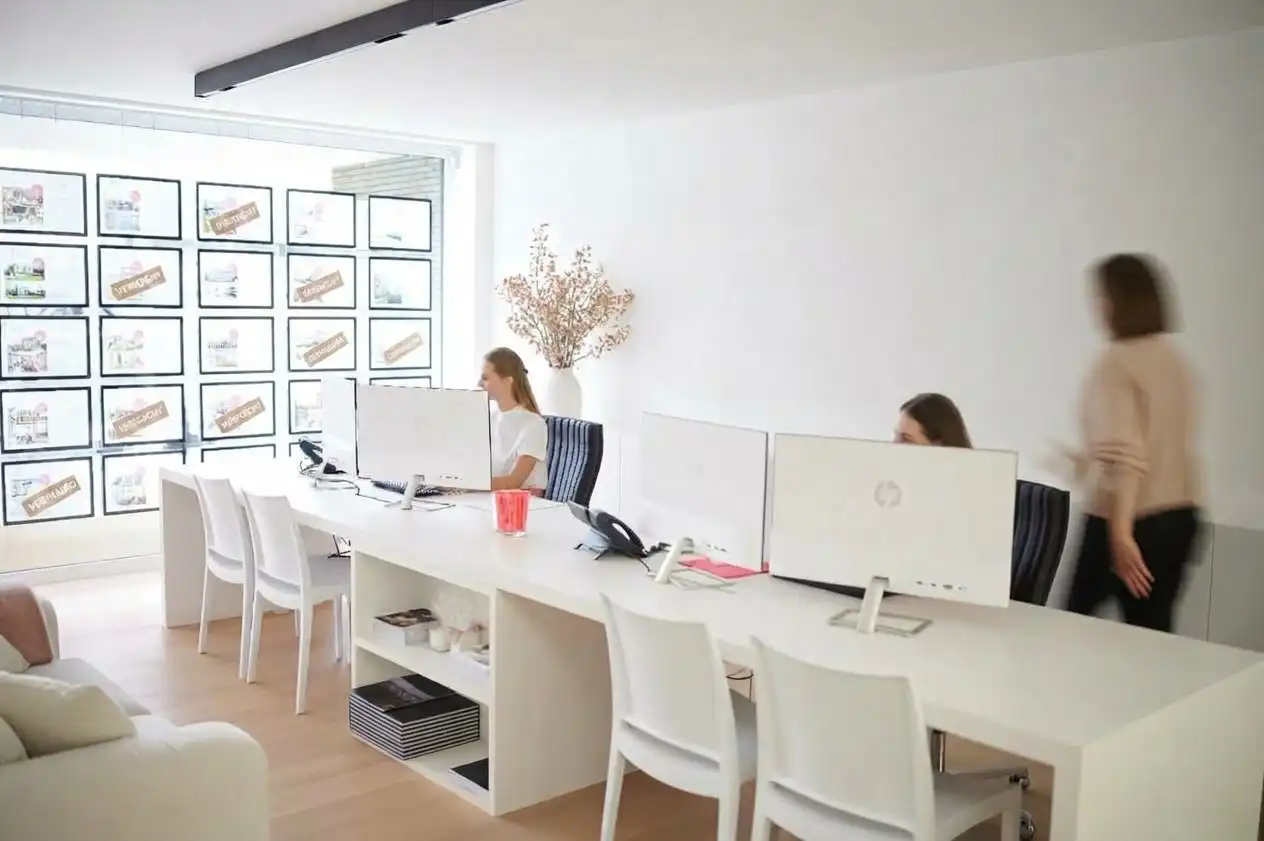 Handelsruimte op toplocatie te Roeselare foto {{pictureIndex}}