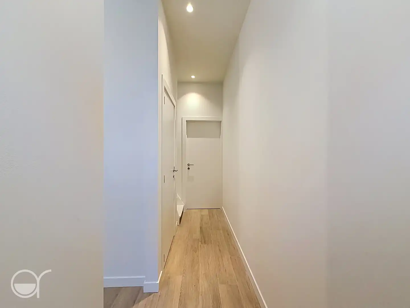 Prachtig gerenoveerde rijwoning met 2 slaapkamers en buitenruimte nabij de Coupure foto 2