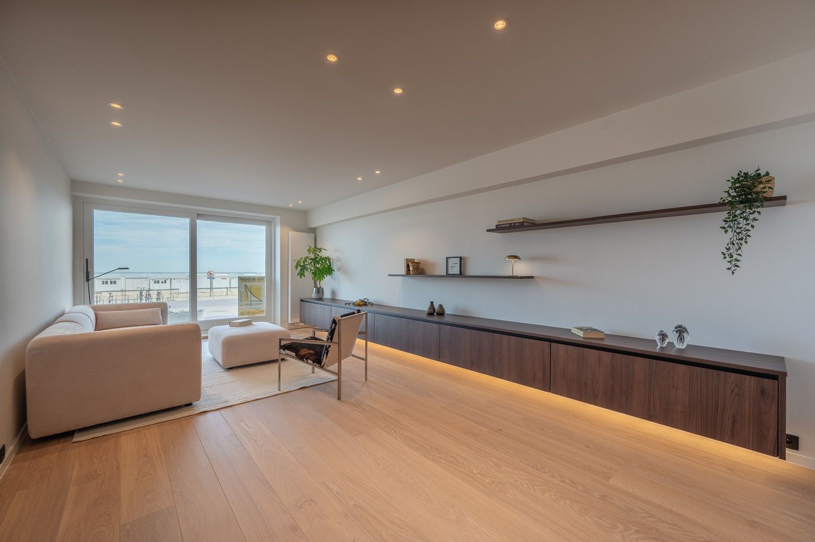 Volledig gerenoveerd appartement met zonnig terras, 2 slaapkamers en zwembad foto 5