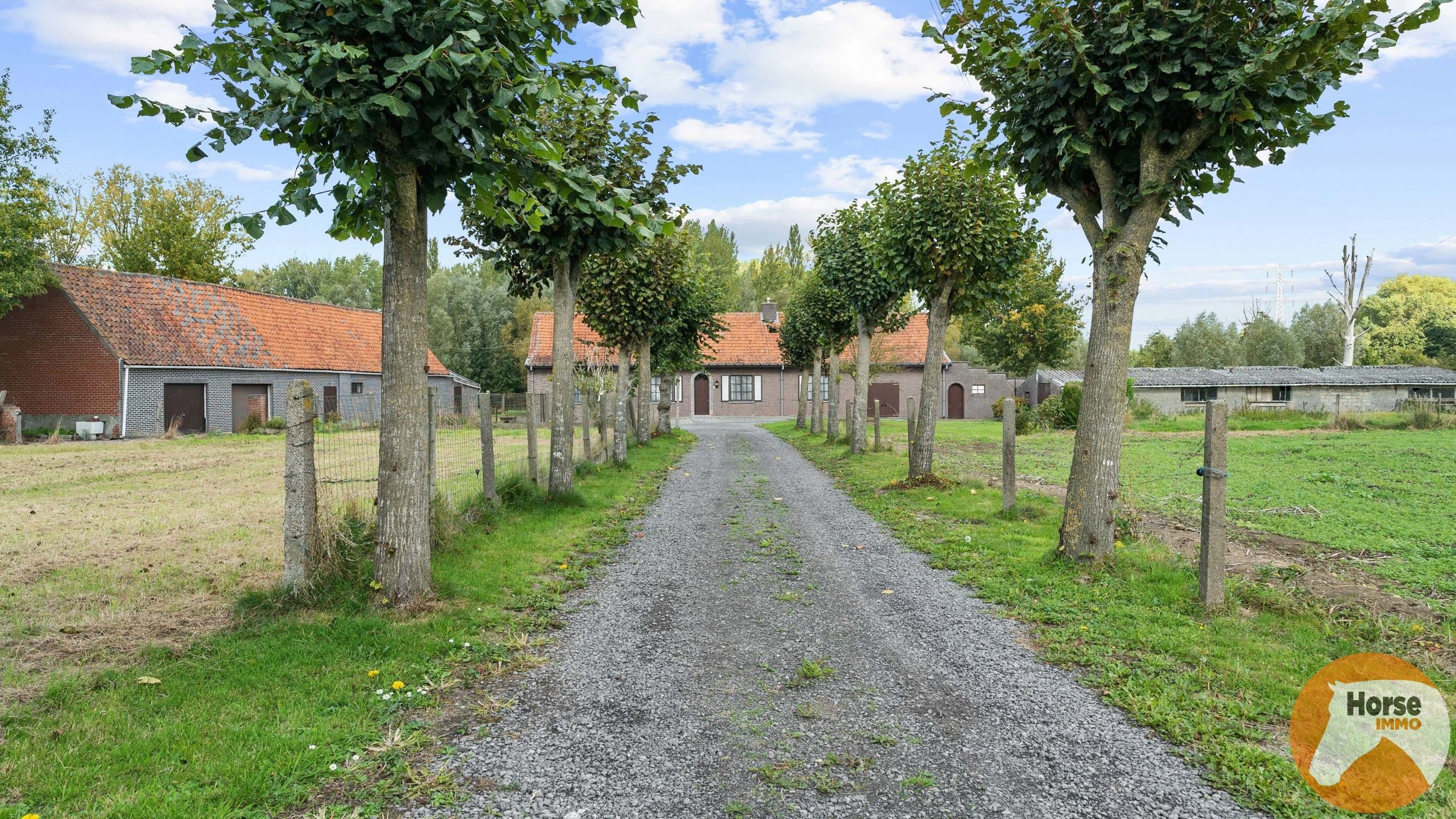 Hoofdfoto van de publicatie: DEINZE - Landbouwwoning op +/-1,2HA