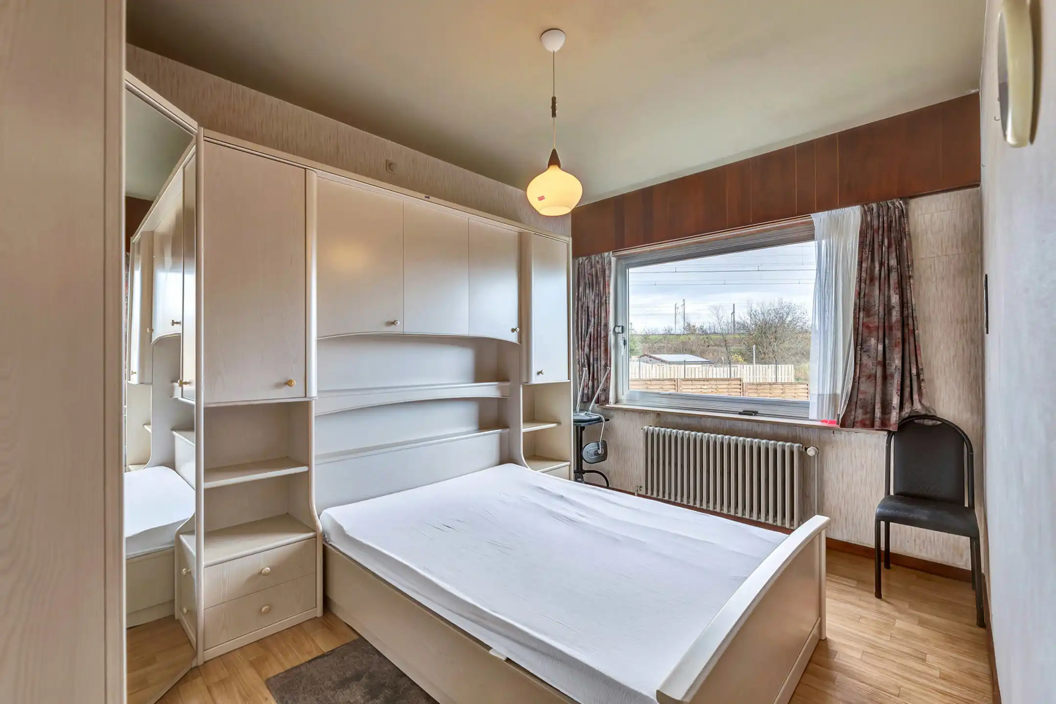 Bungalow met garage en tuintje op strategische ligging foto 14