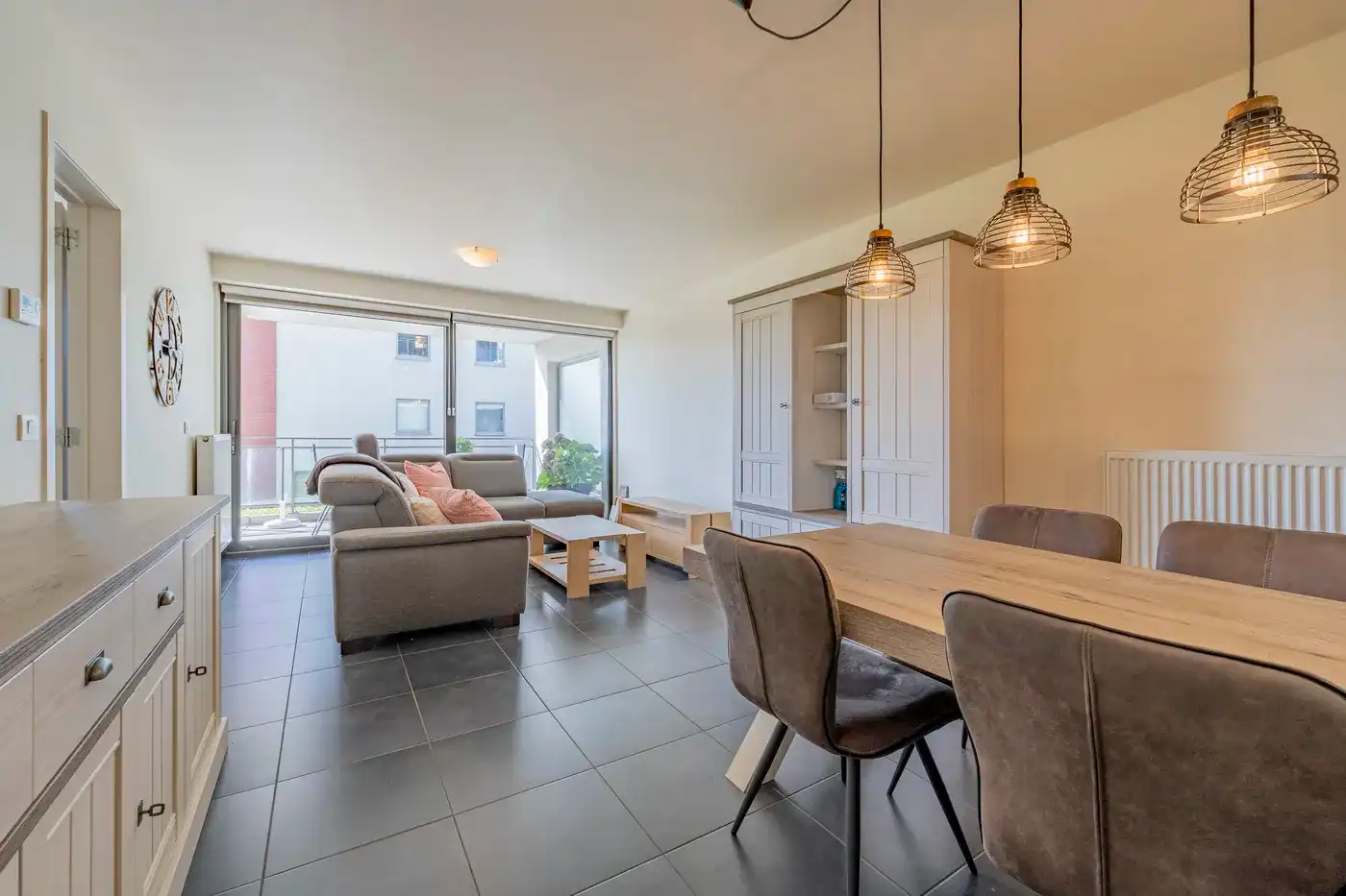 Lichtrijk 1-slaapkamerappartement met ruim terras te huur in Brugge foto 3