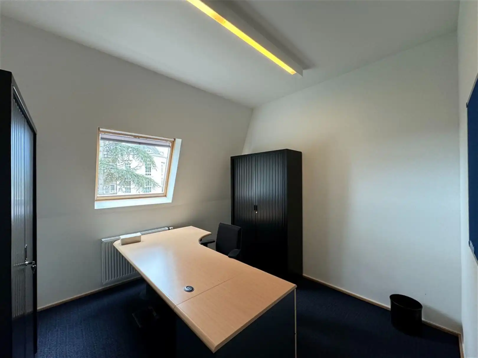 Kantoorgebouw op prachtige locatie in Deurle foto 12
