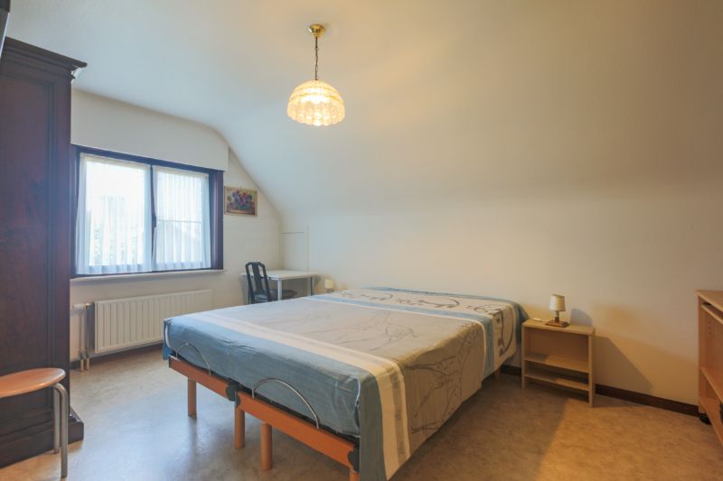 Topligging, Hoog Kortrijk! Te moderniseren alleenstaande woning met 4 slaapkamers, bureau, dubbele garage...ENERGIELABEL C foto 17