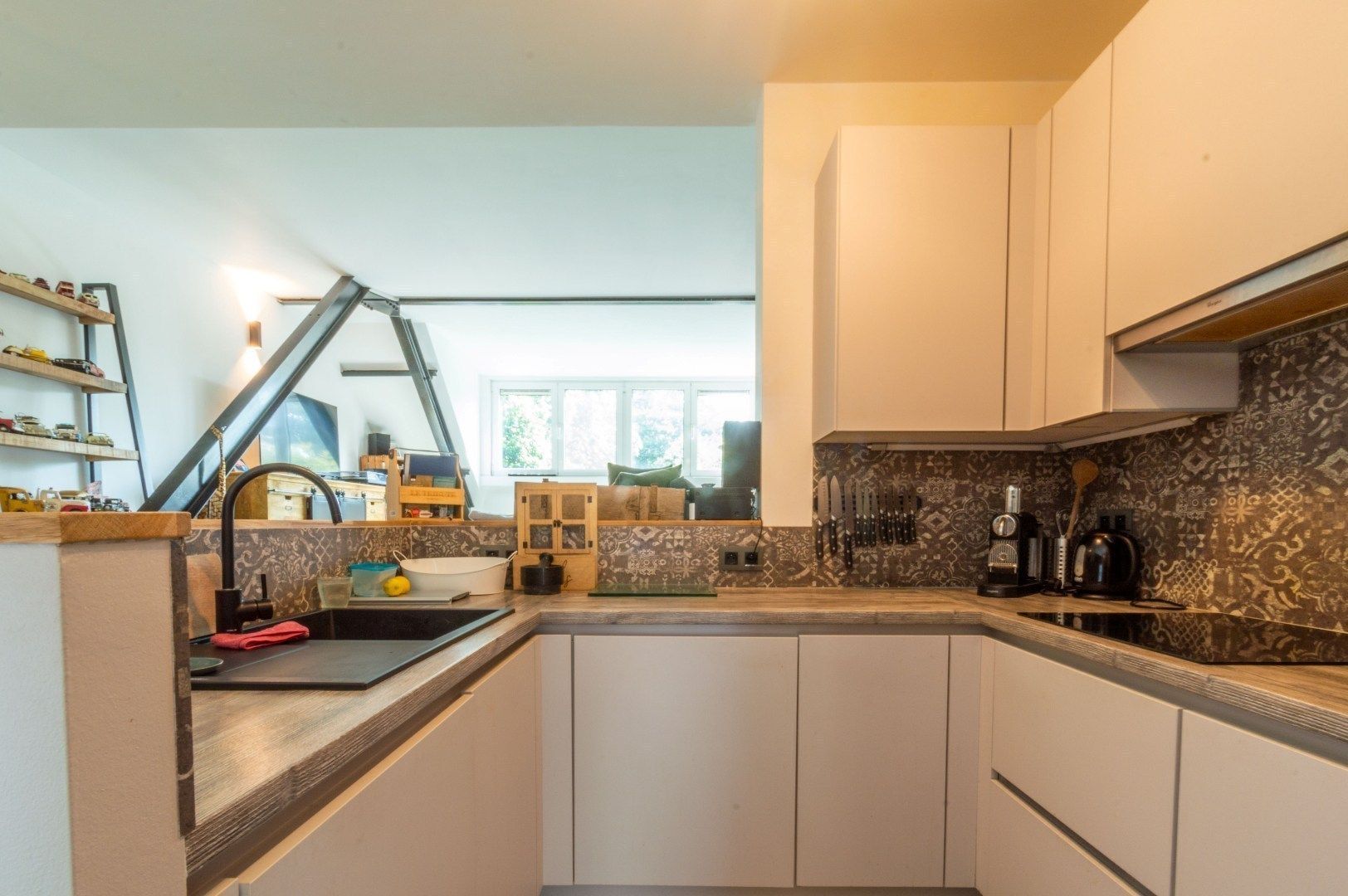 INSTAPKLAAR APP MET 1 SLP + BUREAU & GARAGEBOX ! foto 7