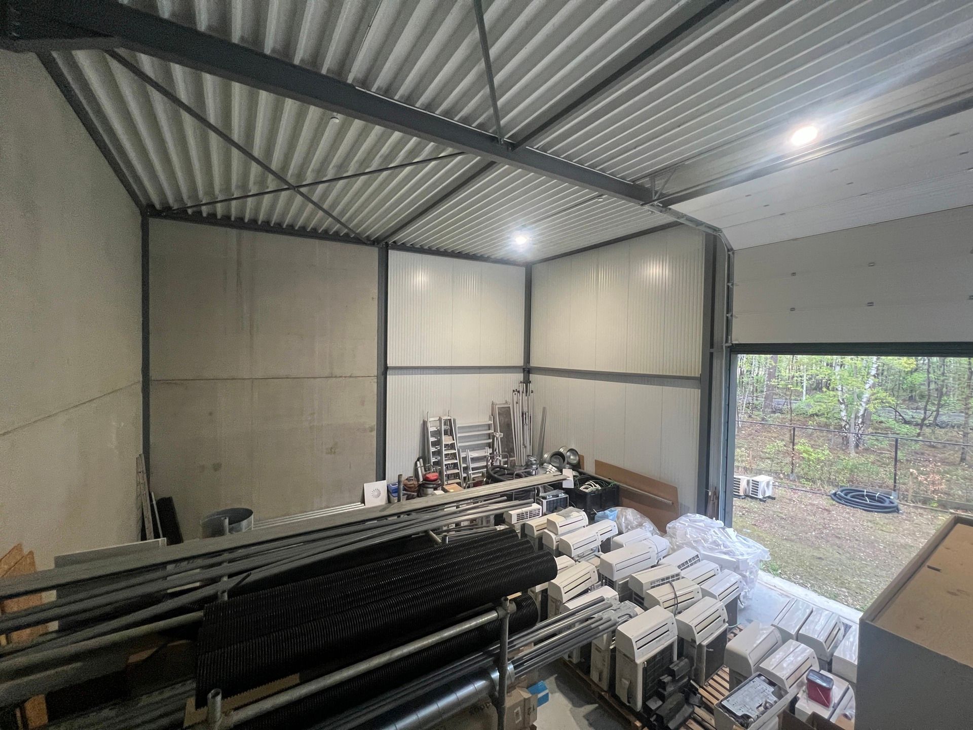 Nieuwbouw kmo-unit (220m²) met buitenterrein foto 2