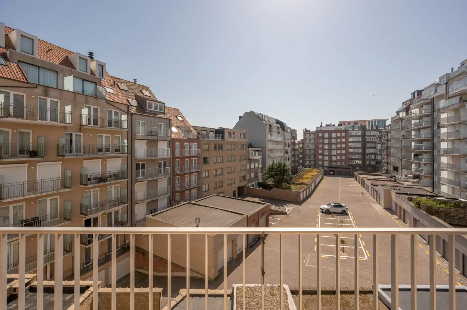 Ruim en breed appartement met goed zijdelings zeezicht foto 22