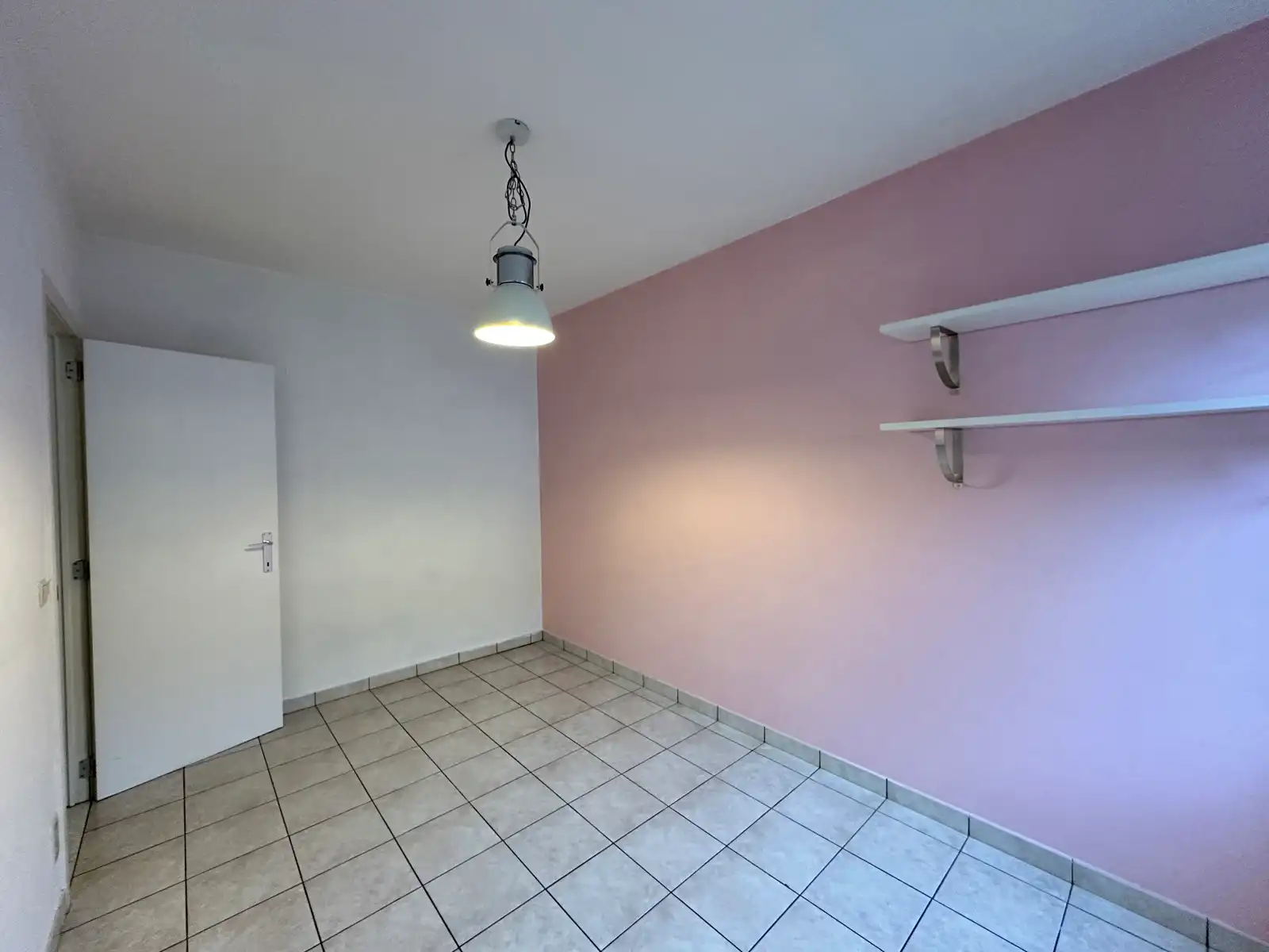Ruim Appartement met Garage, 2 slaapkamers en terras foto 21