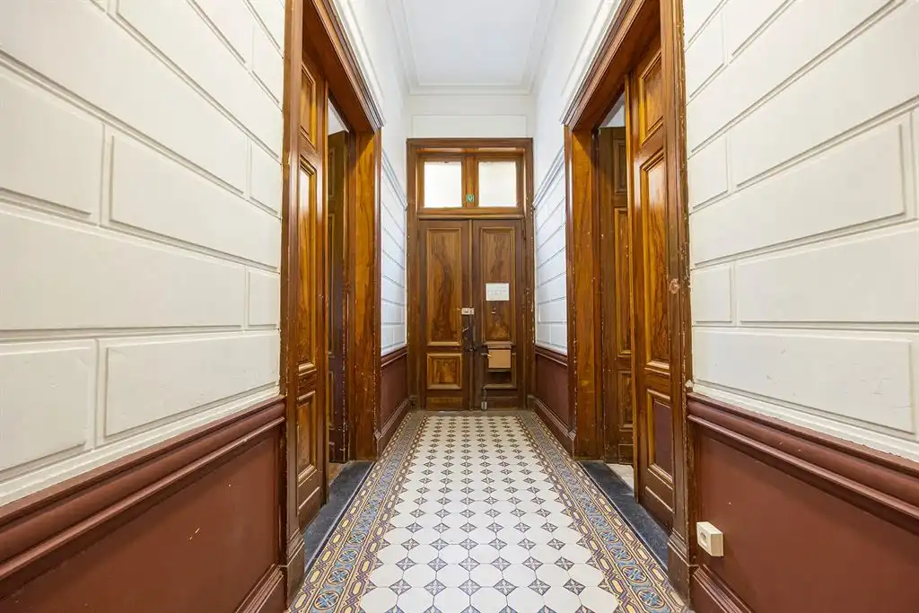 Unieke neogotische pastoriewoningl van ca. 412 m² met kapel foto 2