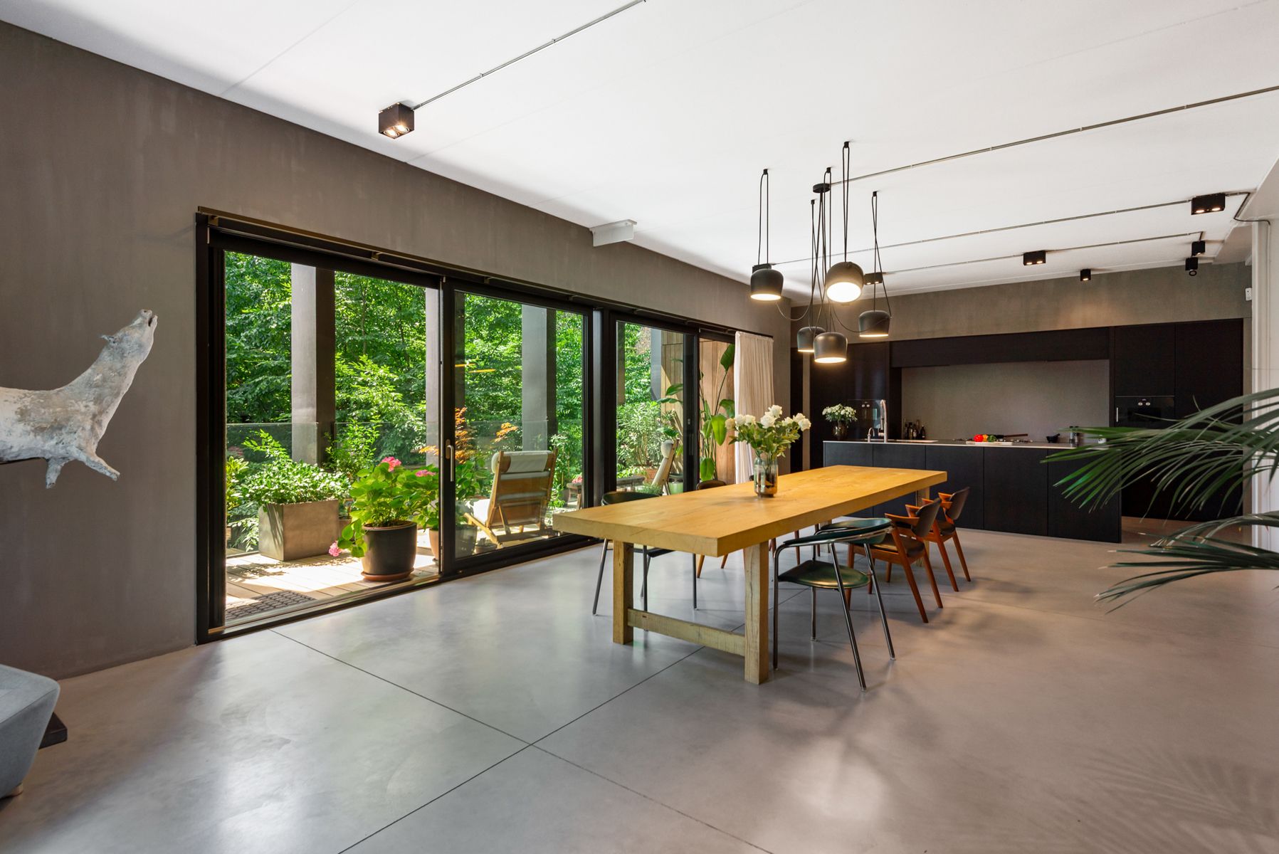  Exclusieve loft van 240 m² in Axel Vervoordt Kanaalproject. foto 11