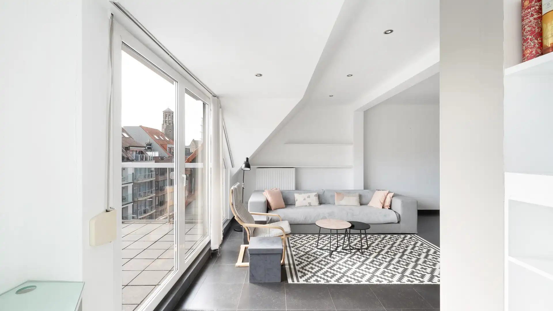 Appartement met unieke terrassen gelegen op wandelafstand van de zee en de winkels. foto 8