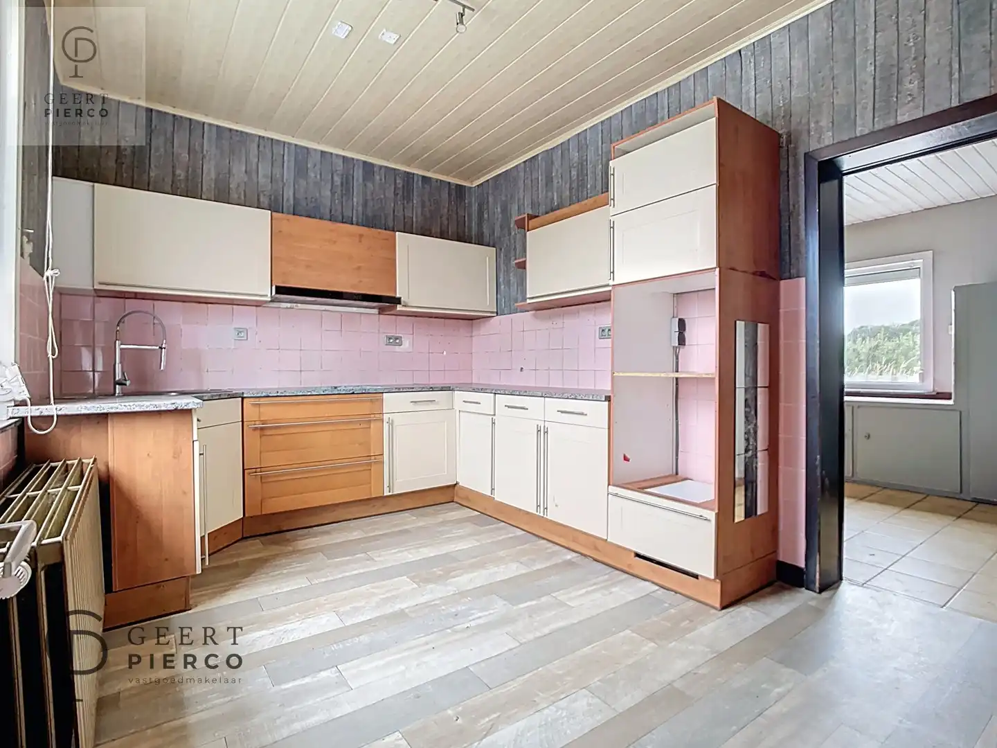 Authentiek stationspand in het landelijk Velm. foto 8