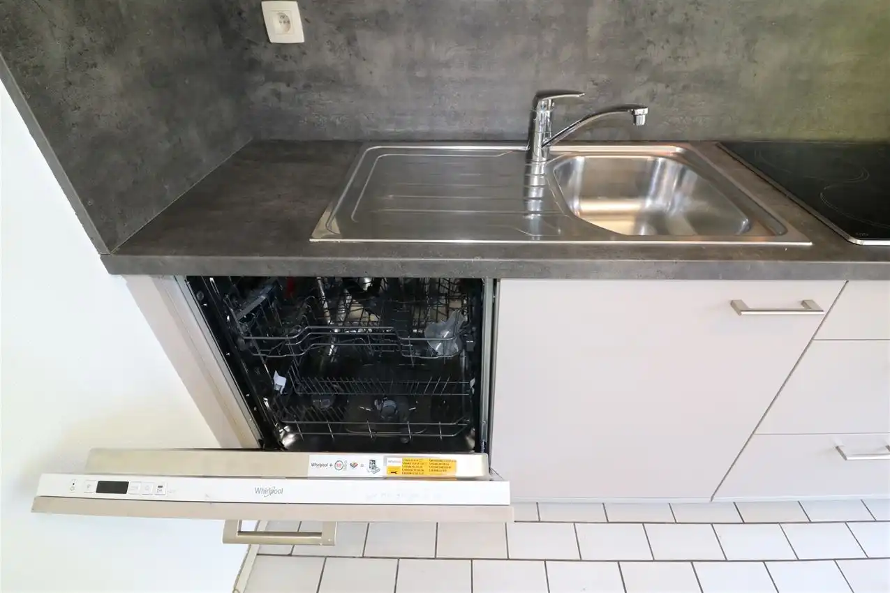 Zonnig appartement met 2 slaapkamers en garage op zeer goede, rustige locatie foto 8