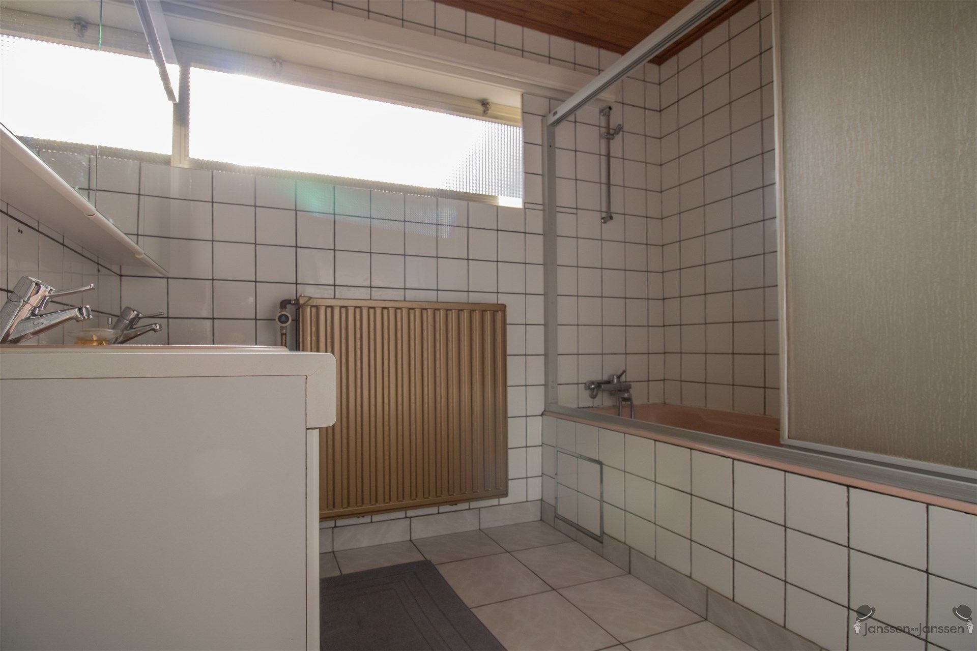 Rustig gelegen gelijkvloerse woning met 3 slaapkamers en bijhuis op  750 m foto 11