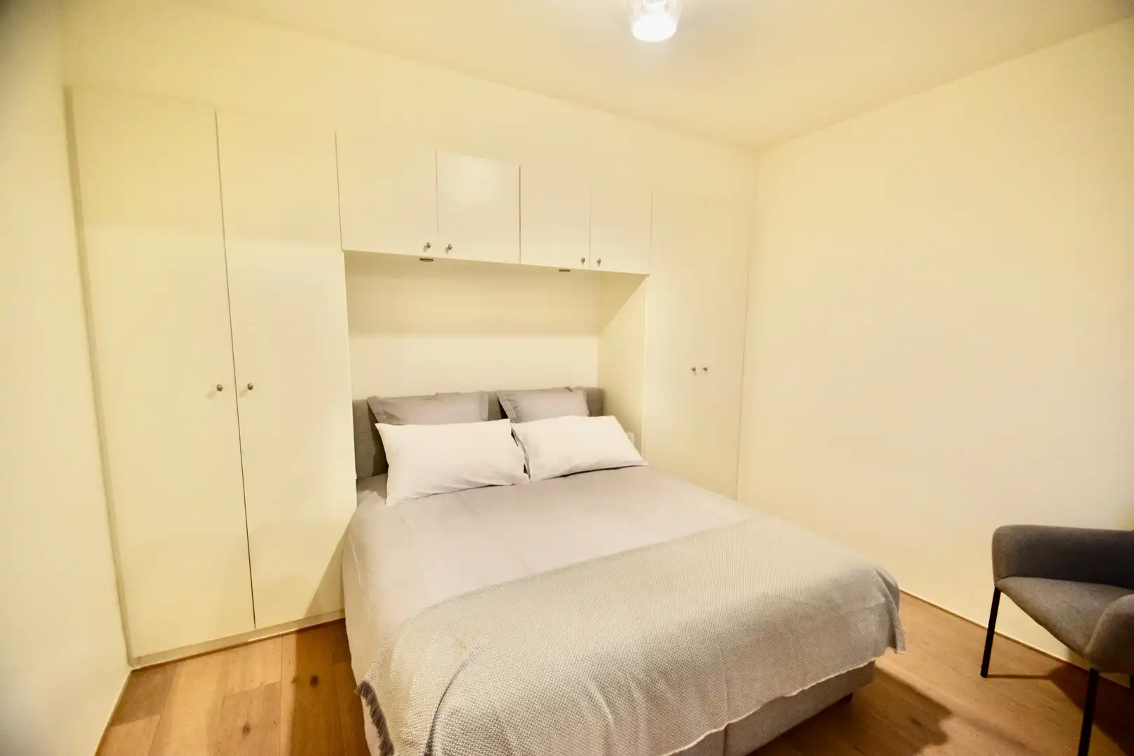 Hedendaags appartement genietend van zijdelings zeezicht, vlakbij de zee. foto 10