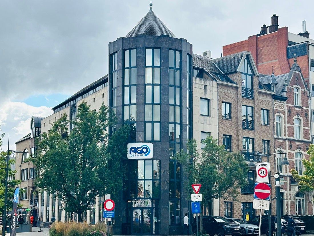 Iconisch kantorencomplex of commerciële ruimte te Hasselt centrum foto 2