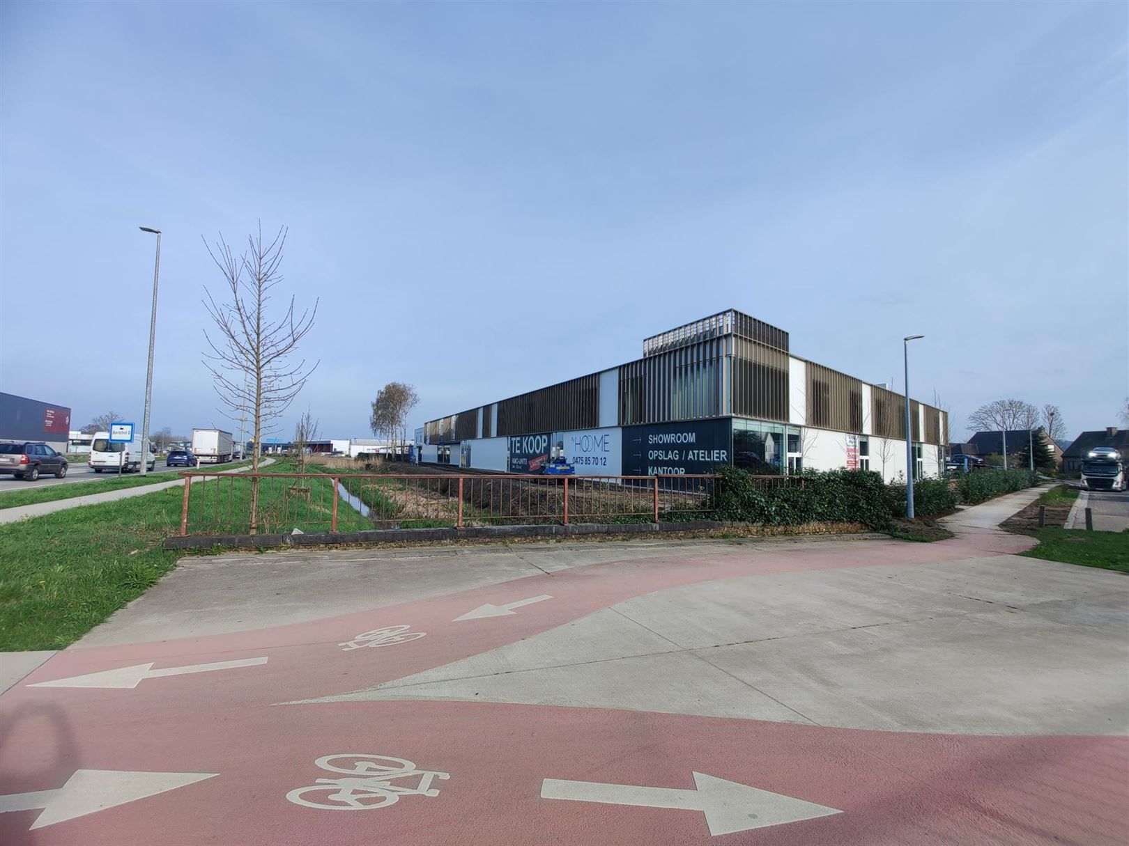 Eigentijdse nieuwbouw KMO units met parkeerplaatsen foto 1