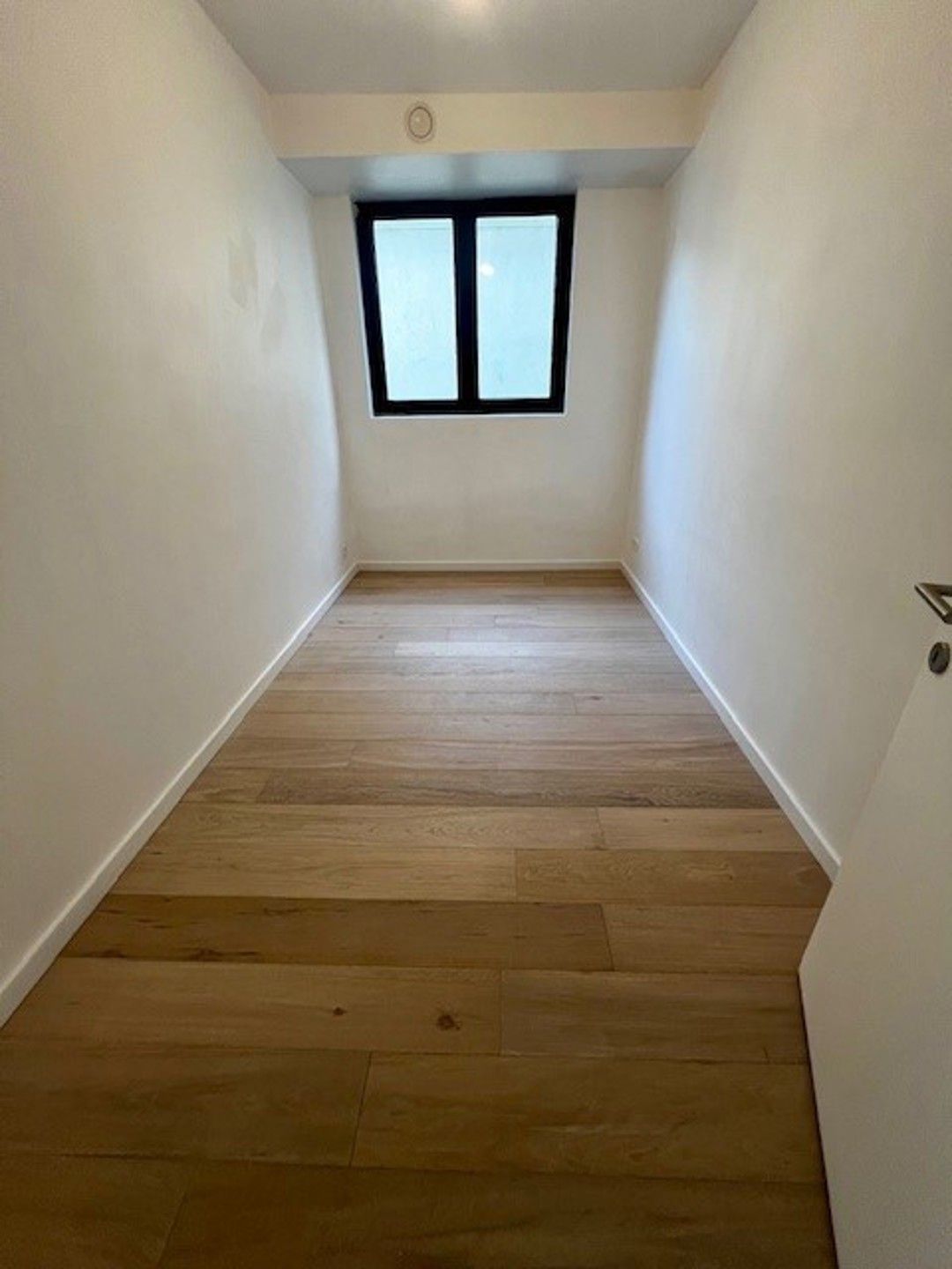 Gerenoveerd 3 slpk app + aparte bureau met tuin en garagebox foto 13