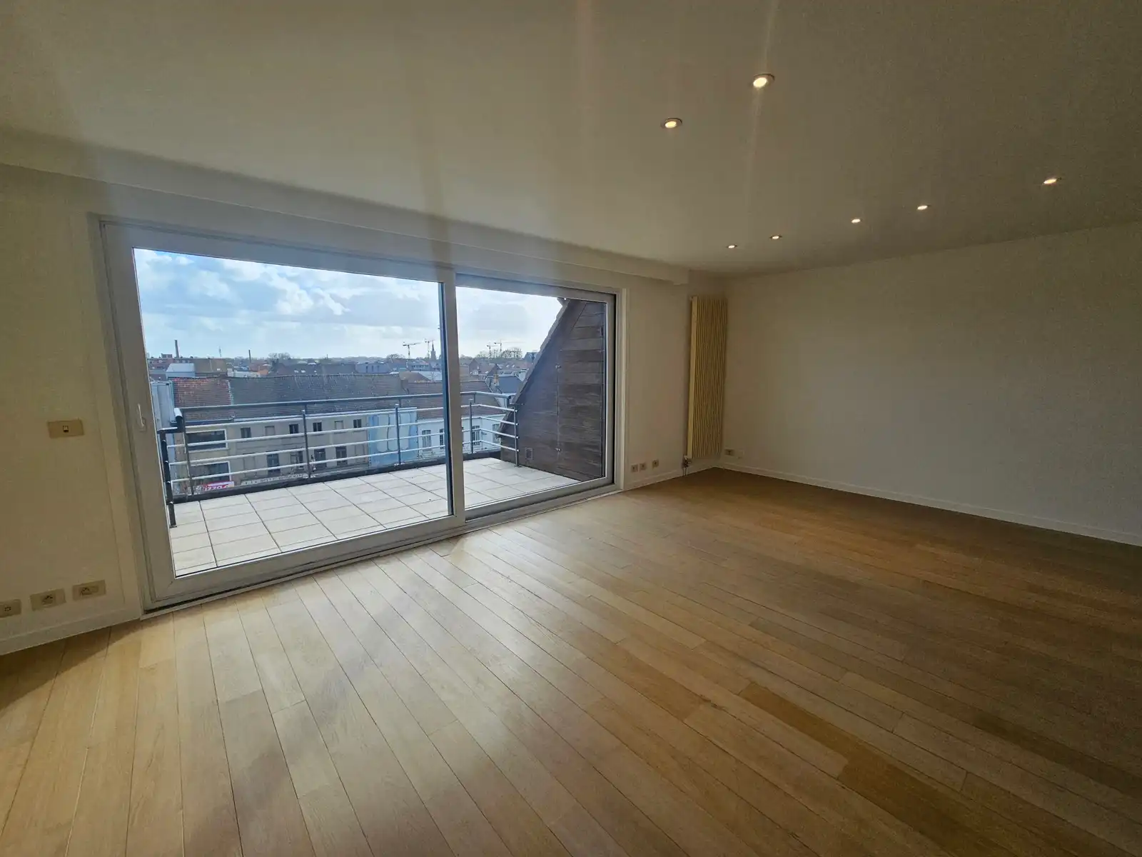 Lichtrijk duplex appartement met 2 slaapkamers en dubbele garage! foto 6