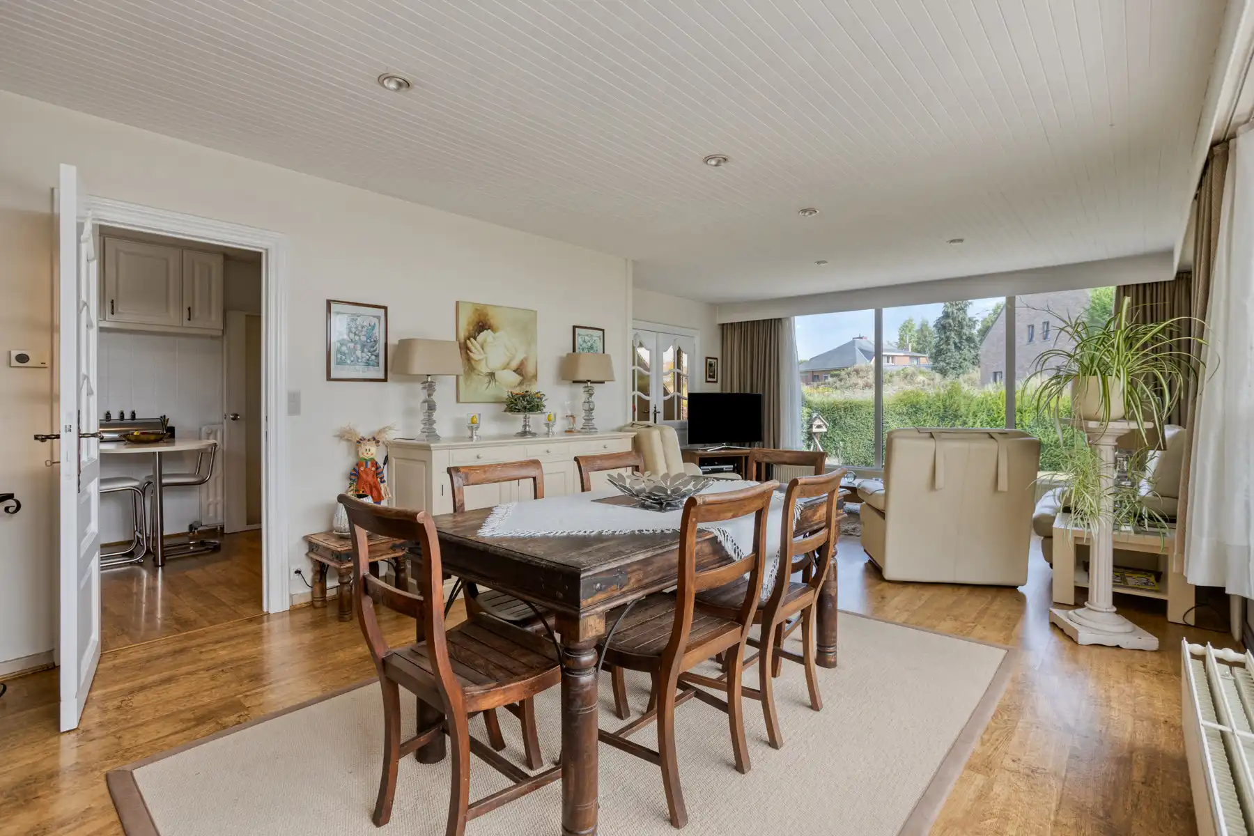 Rustig gelegen gelijkvloers-villa met 2slaapkamers en garage foto 11