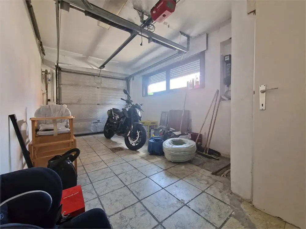 Halfopen te renoveren woning nabij centrum Pittem op een perceel van 348m²! foto 10