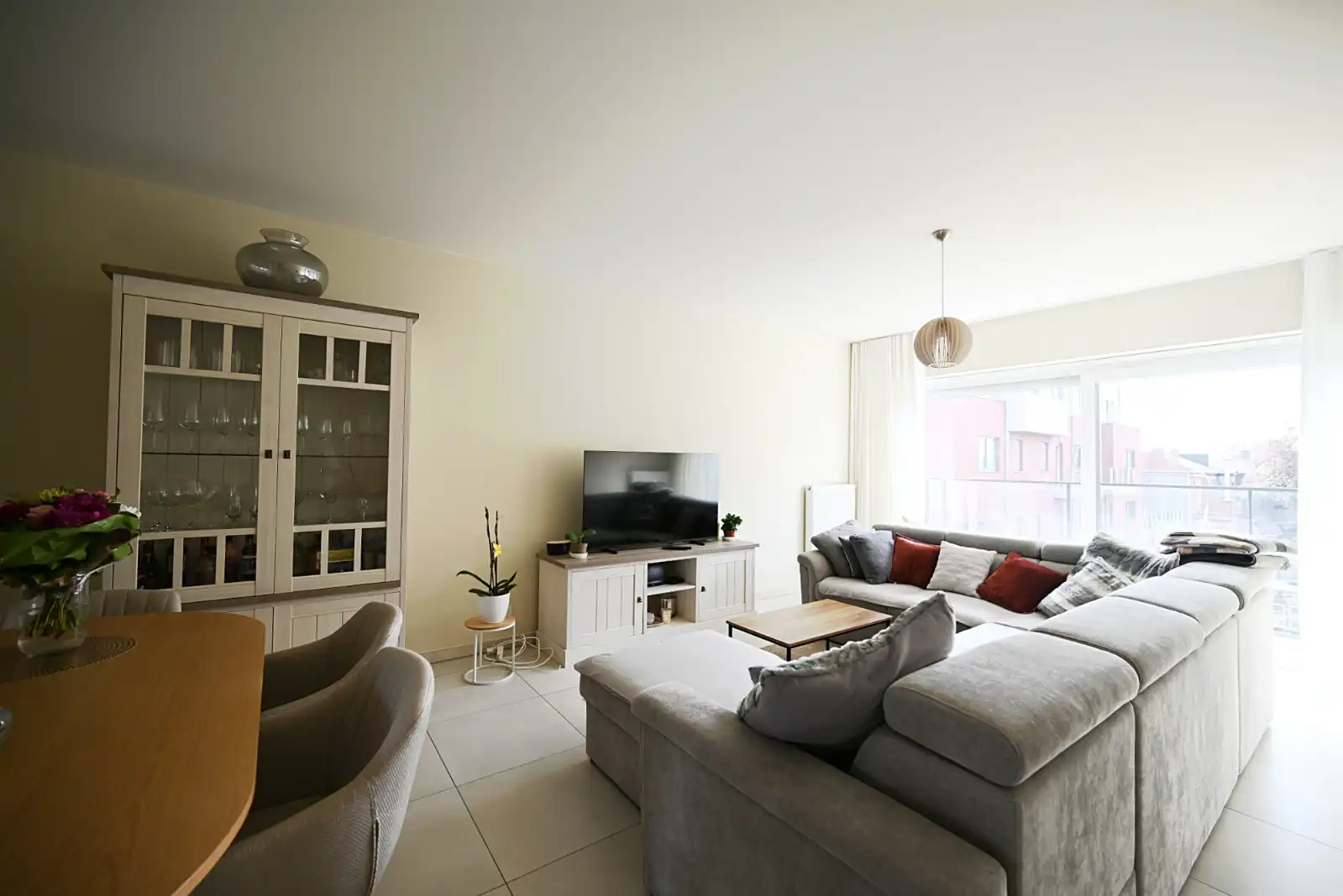 Gezellig appartement met 2 slaapkamers op de Munt te Roeselare! foto 9