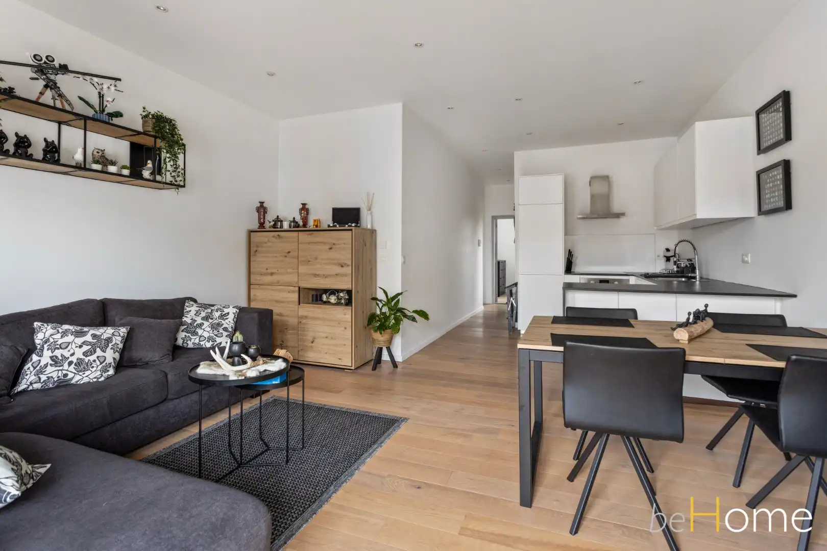 Op zoek naar een instapklaar appartement met karakter en moderne afwerking in Deurne? Welkom Home! foto {{pictureIndex}}