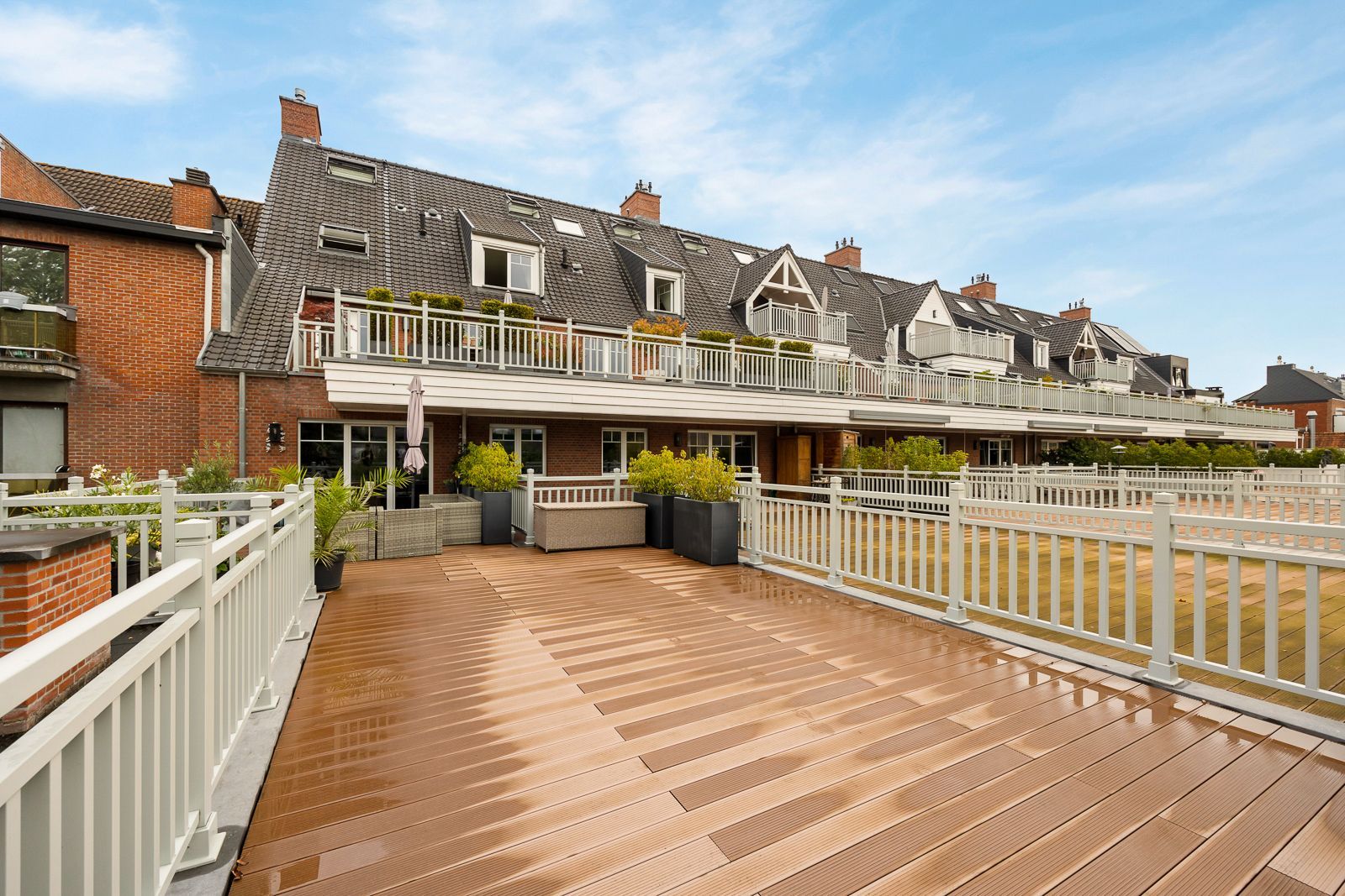 Prachtig tweeslaapkamer appartement met groot terras in hartje Heide te huur! foto 1