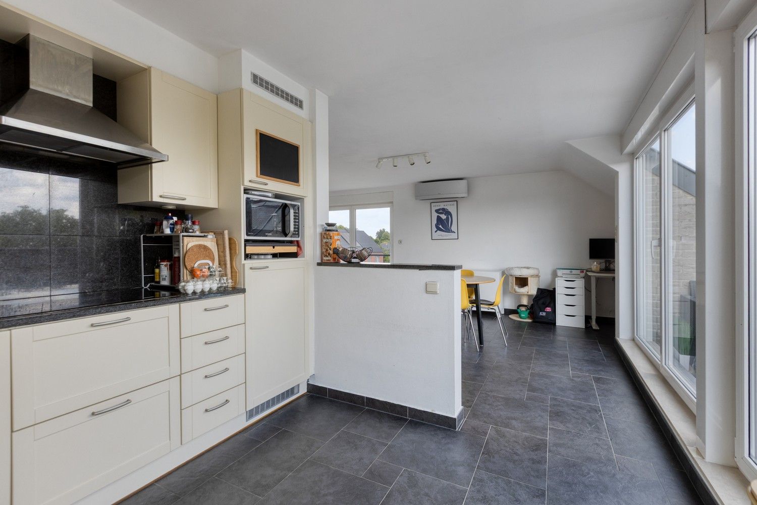 Gezellig duplex-appartement met 3 slaapkamers aan de Groenstraat in Kuringen, Hasselt. foto 10