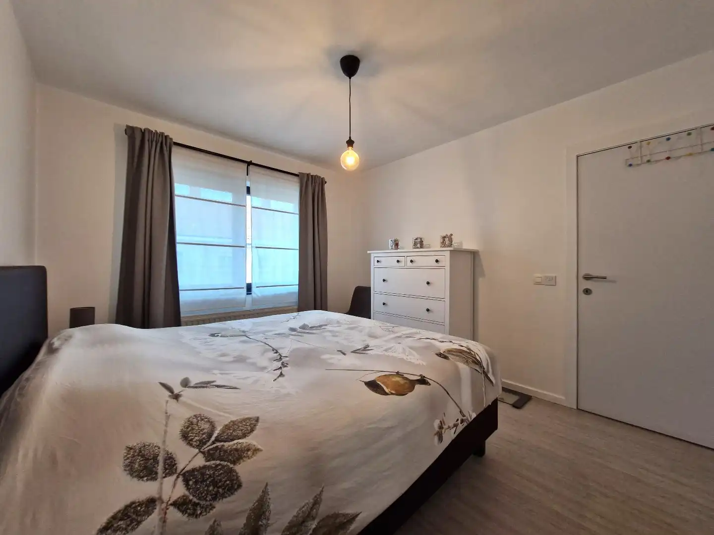 Knap gerenoveerde woning met uitzonderlijk lichtinval in het hartje van Heist foto 16