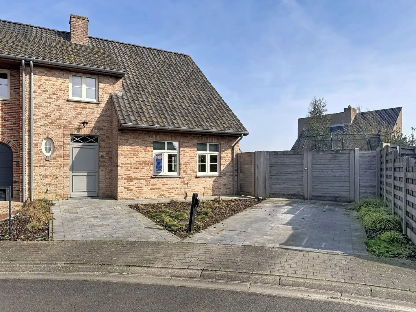 Ruime en recente halfopen bebouwing met 3 volwaardige slaapkamers foto 15