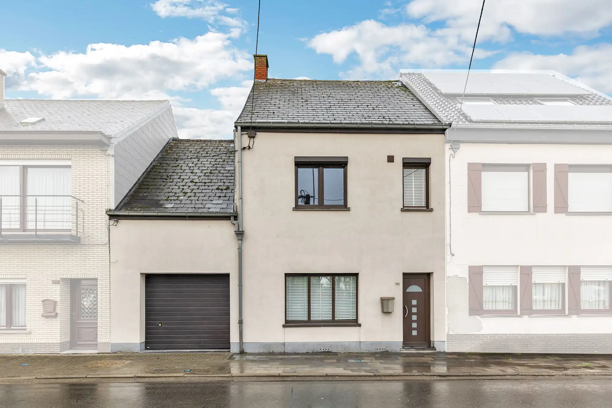 Strategisch gelegen, instapklare woning met veel potentieel foto {{pictureIndex}}