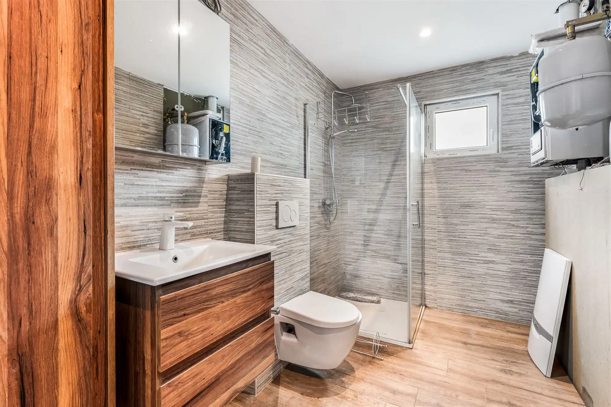 HANDELSHUIS MET RUIM HANDELSPAND EN 2 WOONENTITEITEN OP PERCEEL VAN 9A68CA TE KOERSEL foto 40