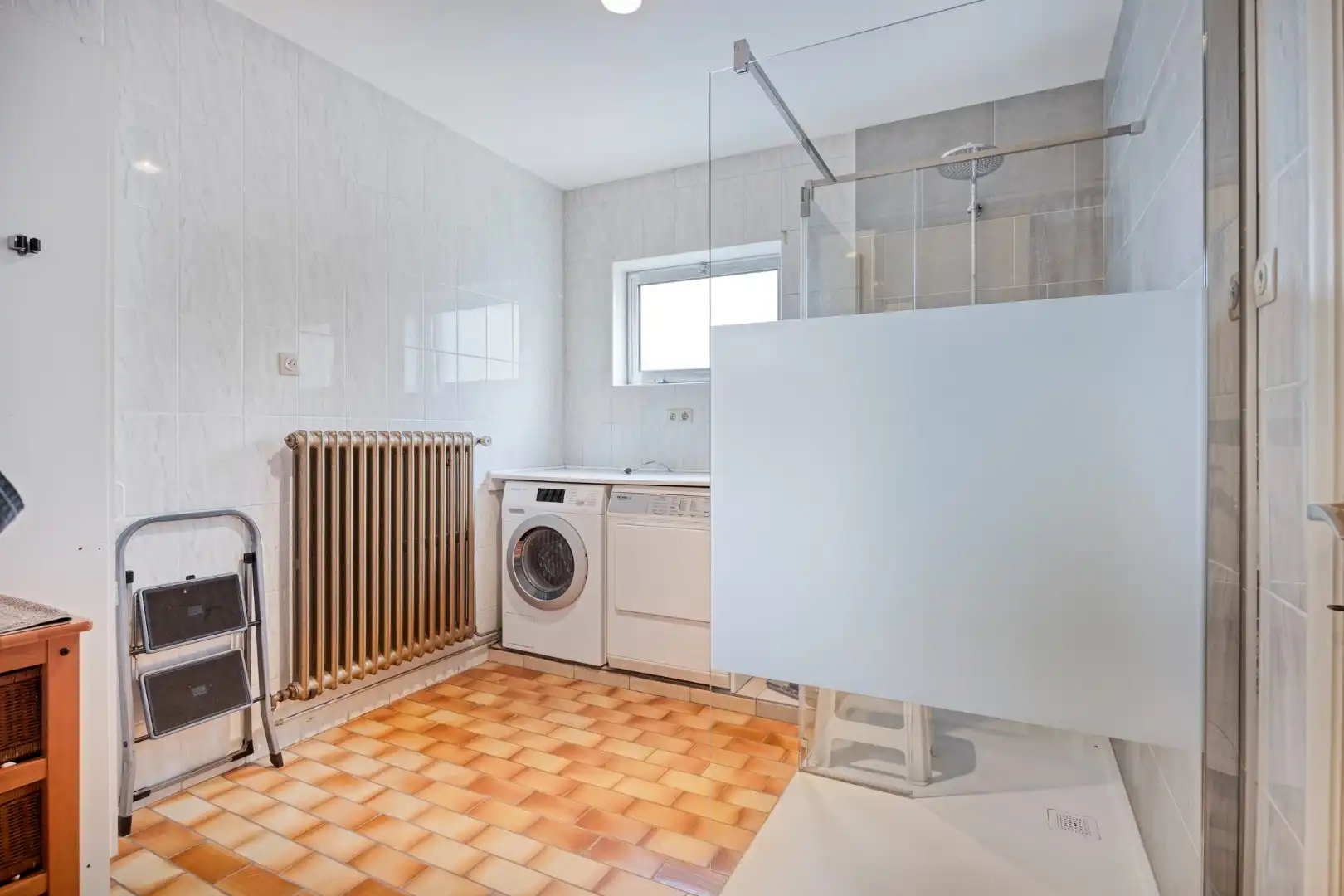 Ruim ingedeelde woning met ioa 4 slpks op een rustige en centrale ligging. foto 12
