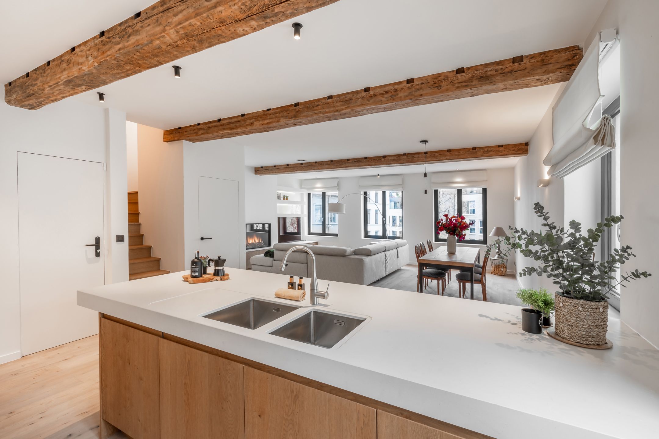 Penthouse met zeer ruim terras( 30m²), privé lift en spa foto {{pictureIndex}}