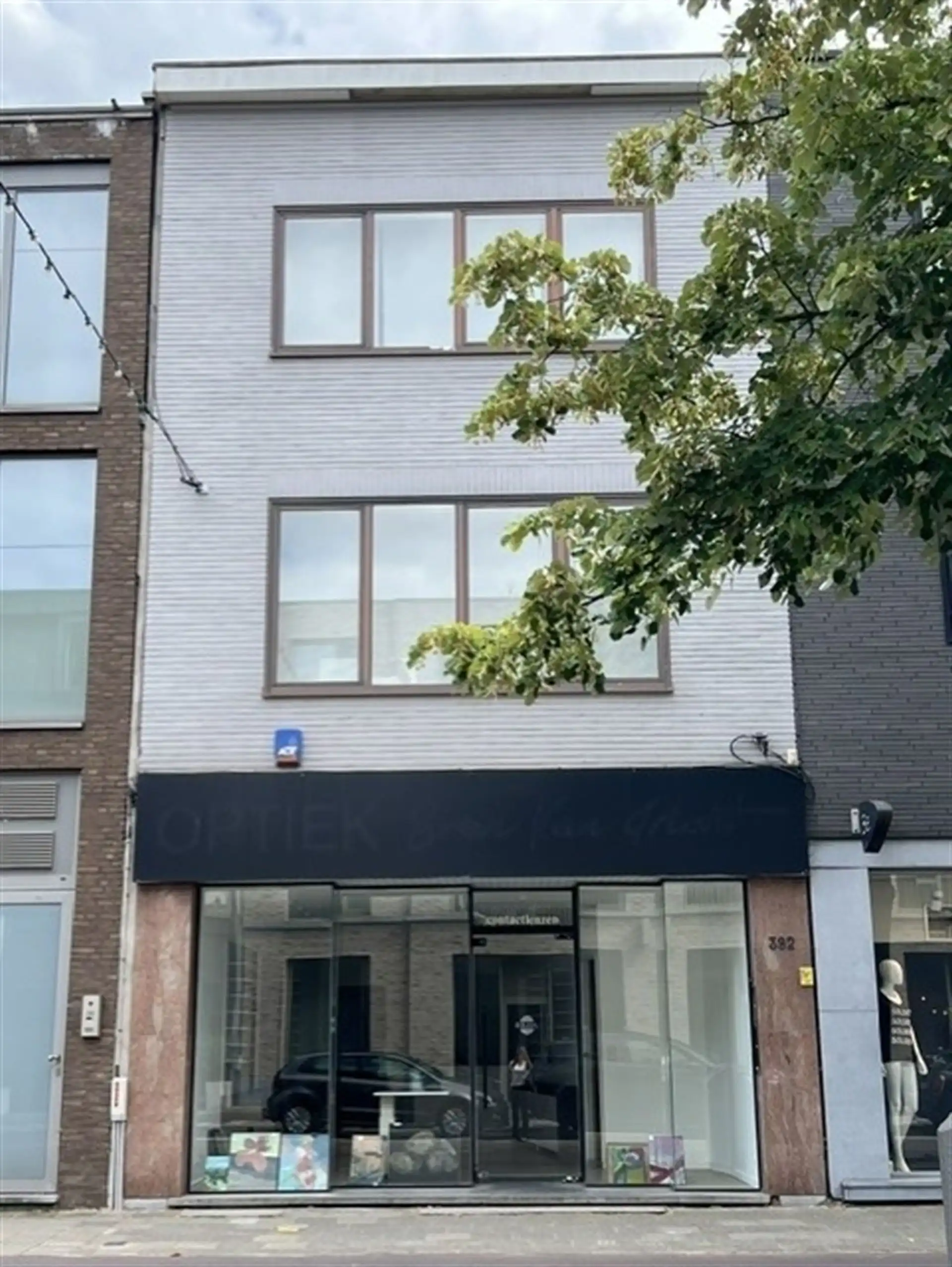 Handelshuis met appartement te koop in het centrum van Wilrijk. foto 12