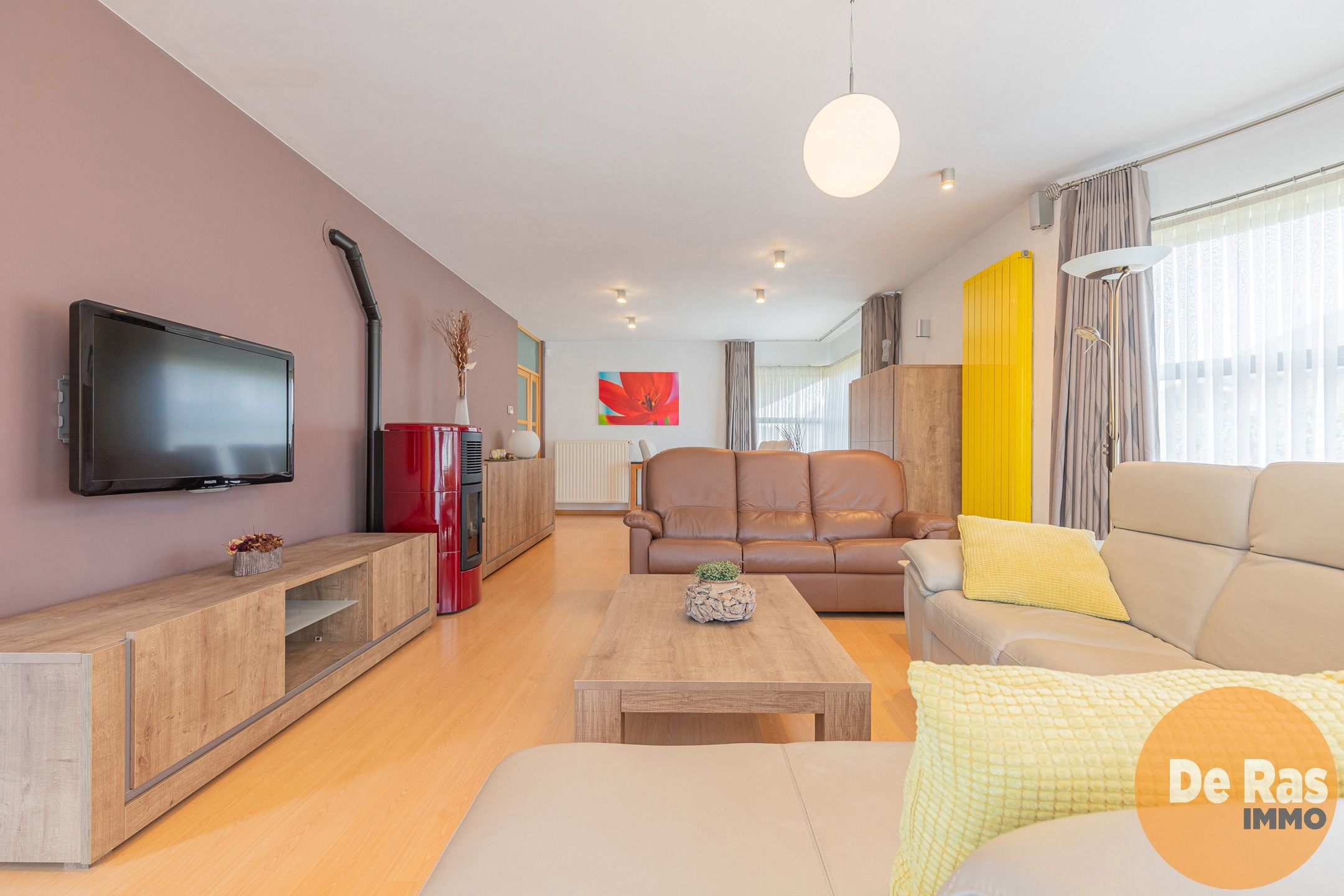 HILLEGEM - Villa in een rustige straat nabij invalswegen foto 8